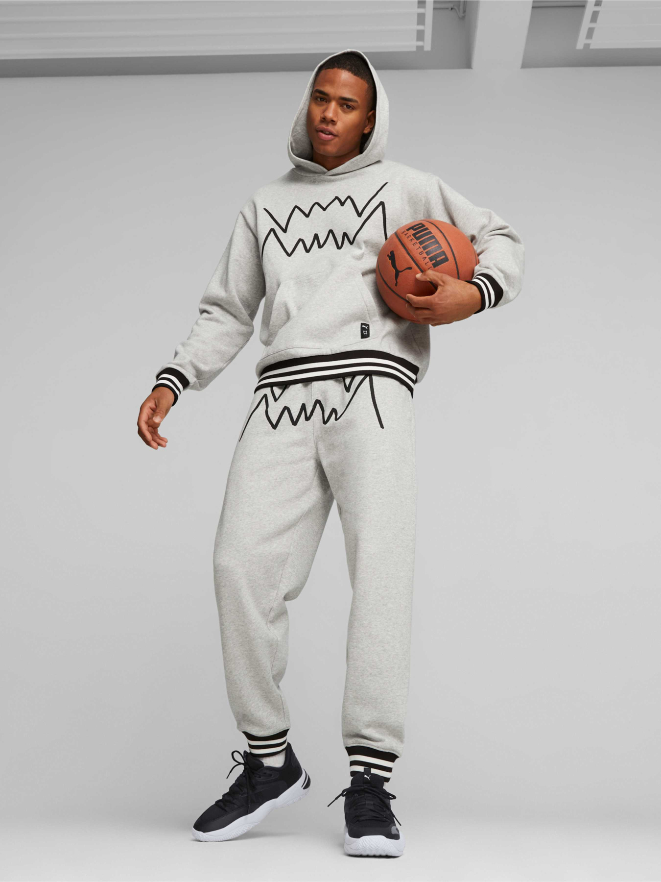 Штани PUMA Franchise Core Pant модель 623040 Фото