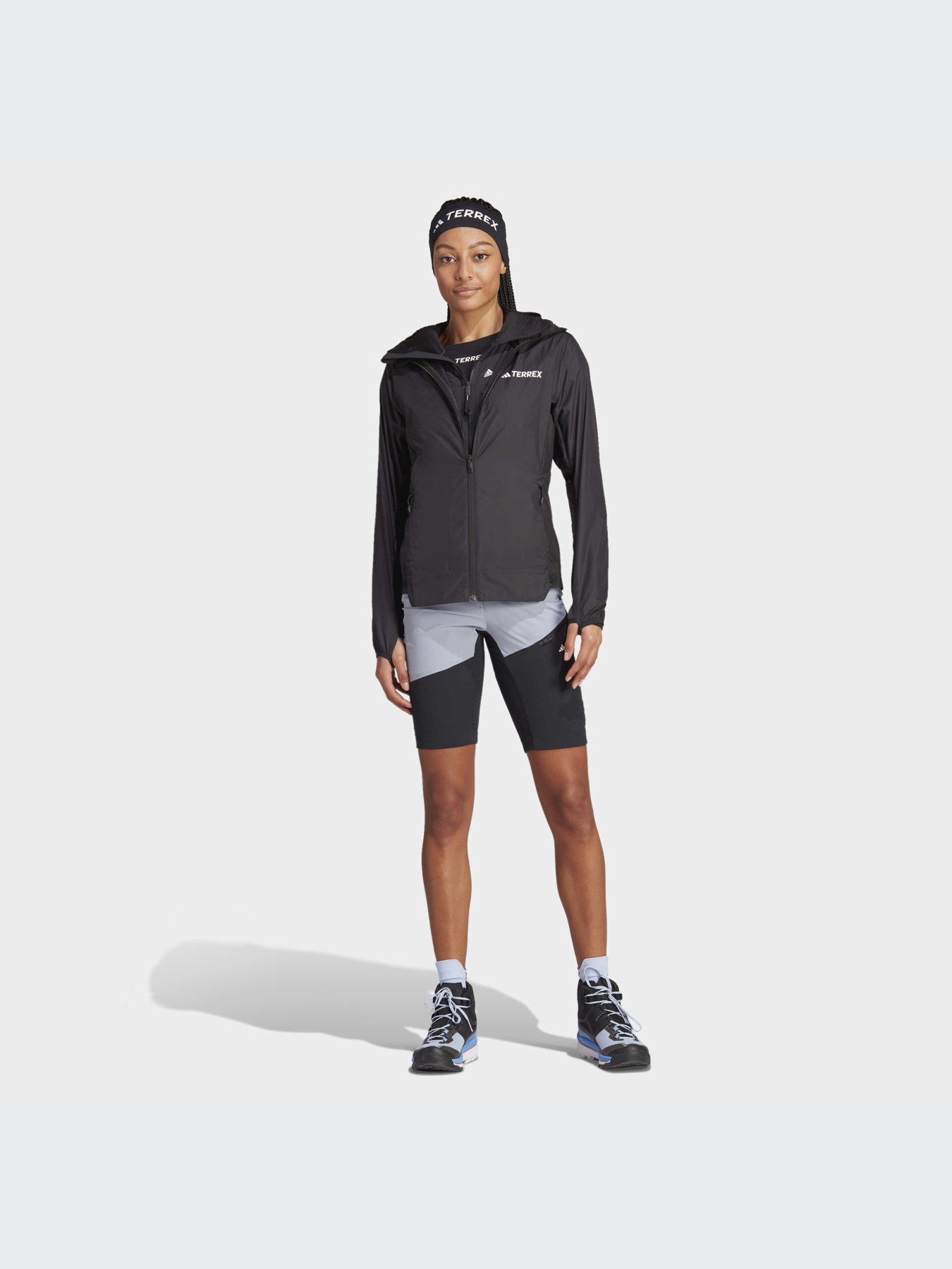 Куртки и дубленки Adidas модель IB7785 Куртки и дубленки Adidas модель IB7785 Фото