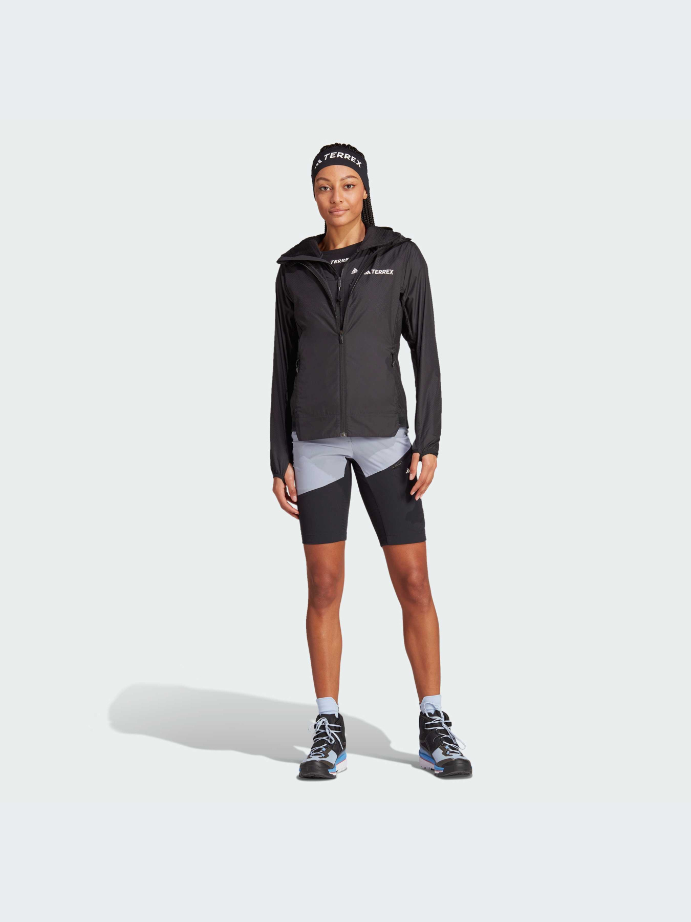 Куртки и дубленки Adidas модель IB7785 Куртки и дубленки Adidas модель IB7785 Фото