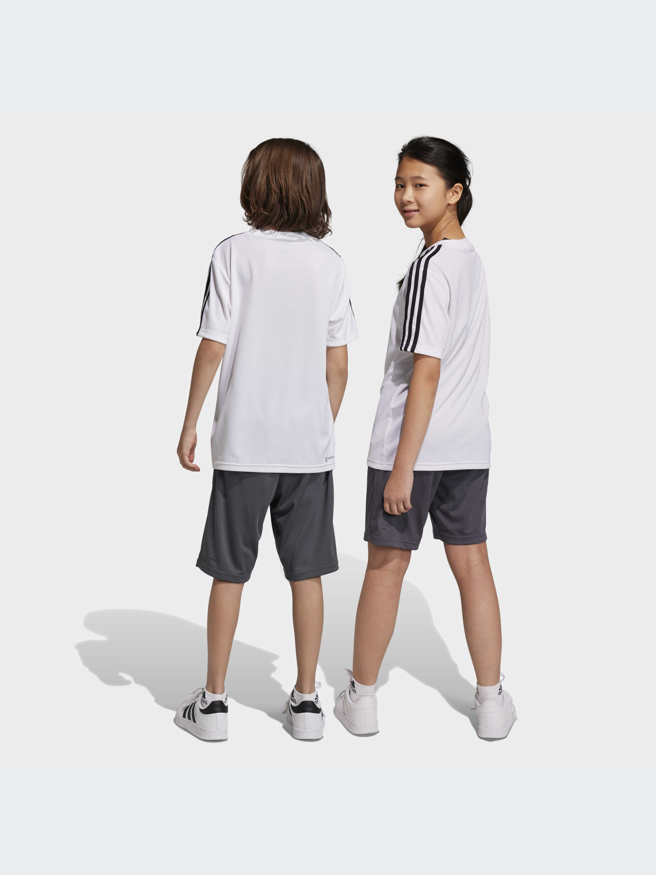Костюмы Adidas модель HS1608 Костюмы Adidas модель HS1608 Фото