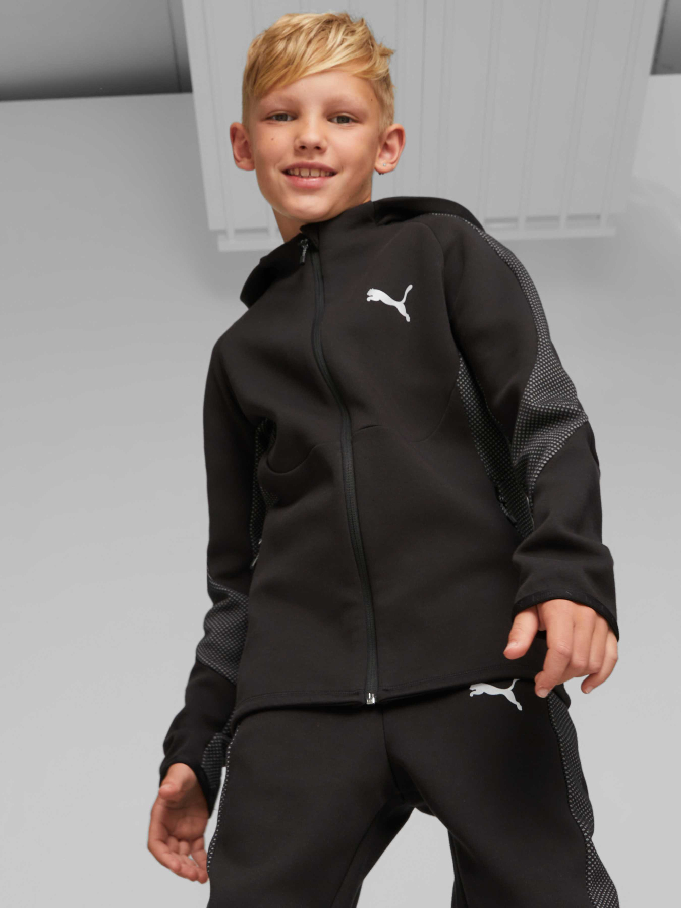 Куртки та дублянки PUMA Evostripe Full-zip Hoodie модель 676277 Куртки та дублянки PUMA Evostripe Full-zip Hoodie модель 676277 Фото