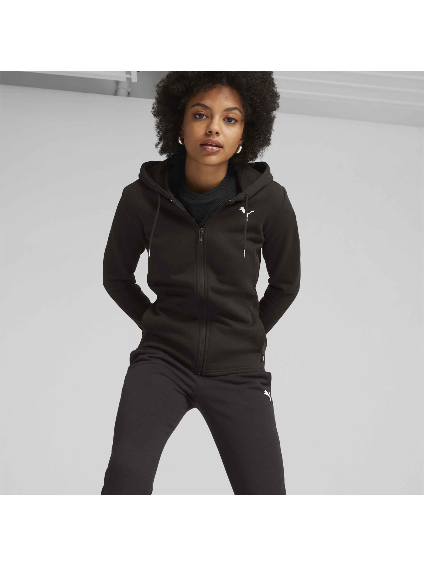 Костюмы PUMA Classic Hooded Tracksuit Fl модель 622637 Костюмы PUMA Classic Hooded Tracksuit Fl модель 622637 Фото