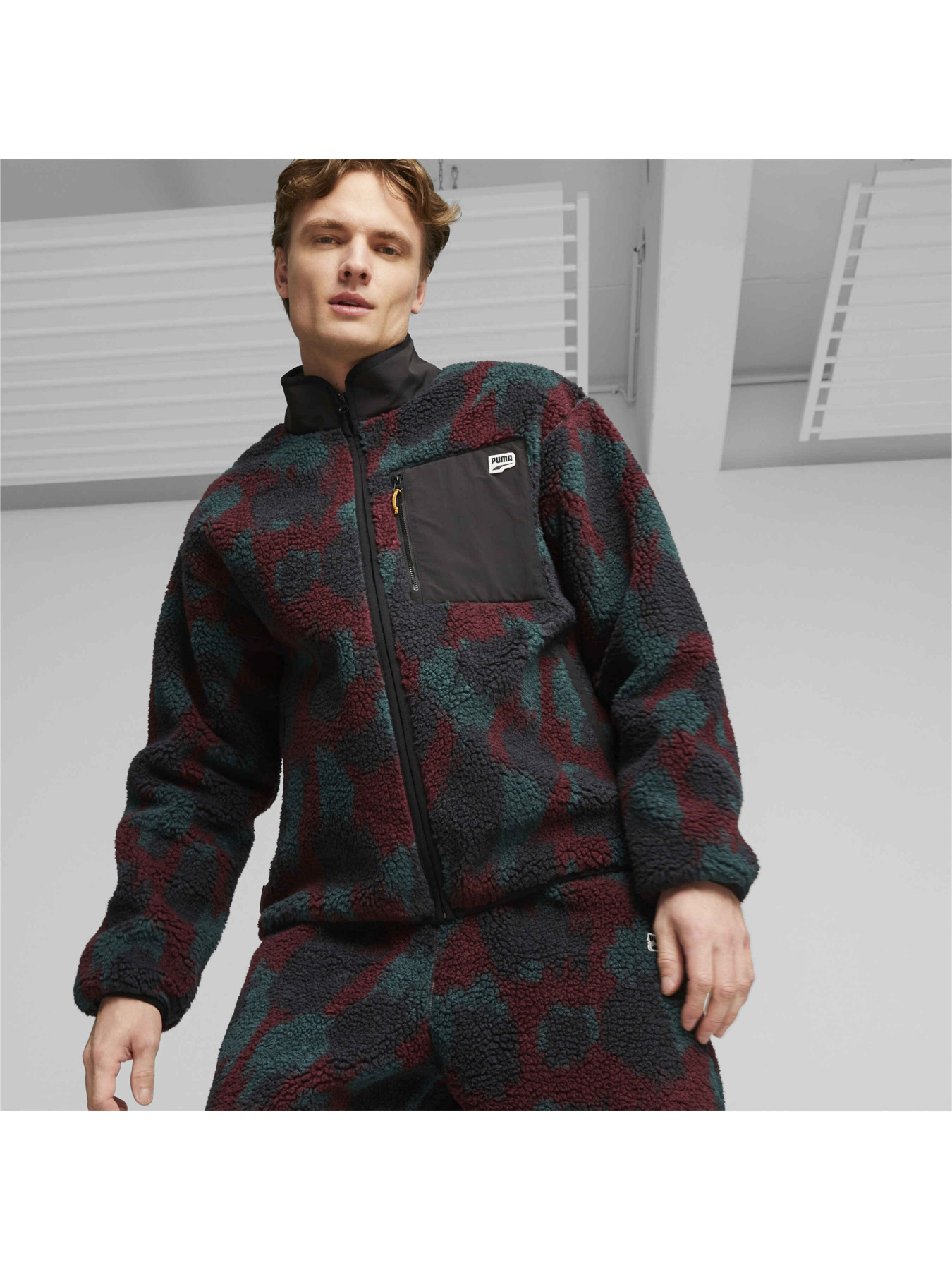 Куртки и дубленки PUMA Downtown Aop Sherpa Jacket модель 621677 Фото