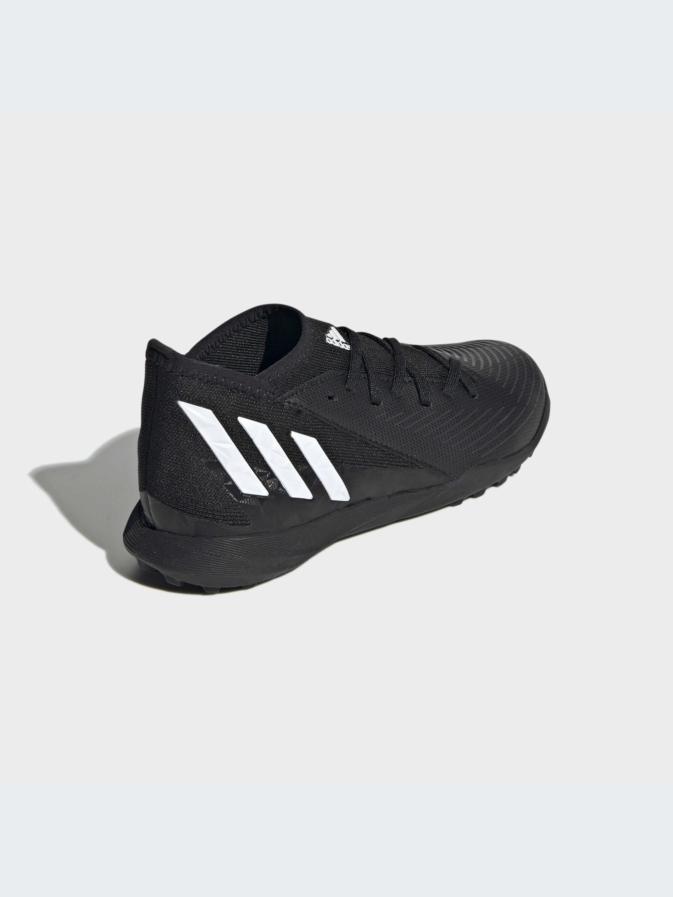 Кроссовки Adidas Predator модель GZ2895 Кроссовки Adidas Predator модель GZ2895 Фото