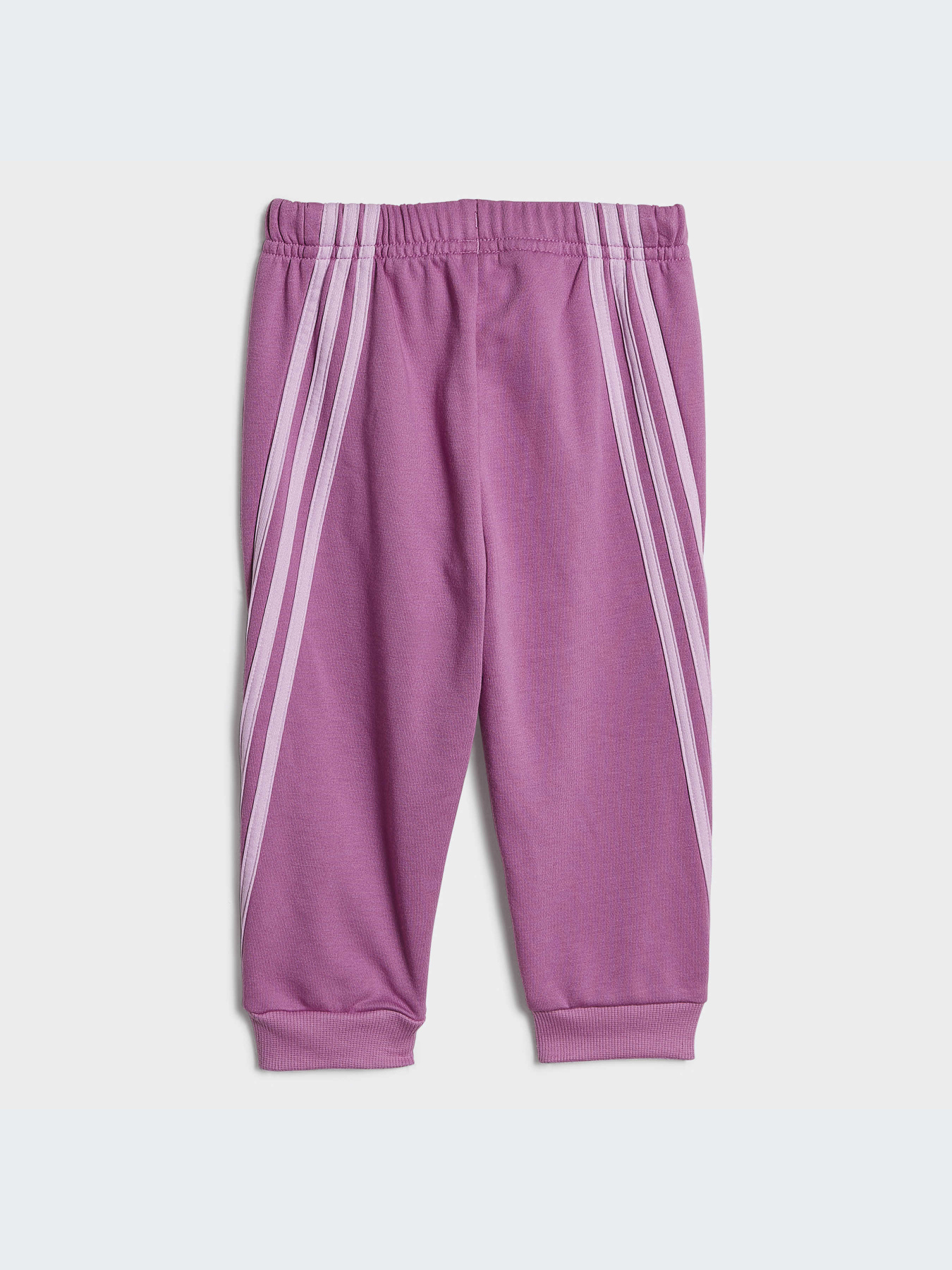 Костюмы Adidas Культовые силуэты модель HN8930 Костюмы Adidas Культовые силуэты модель HN8930 Фото
