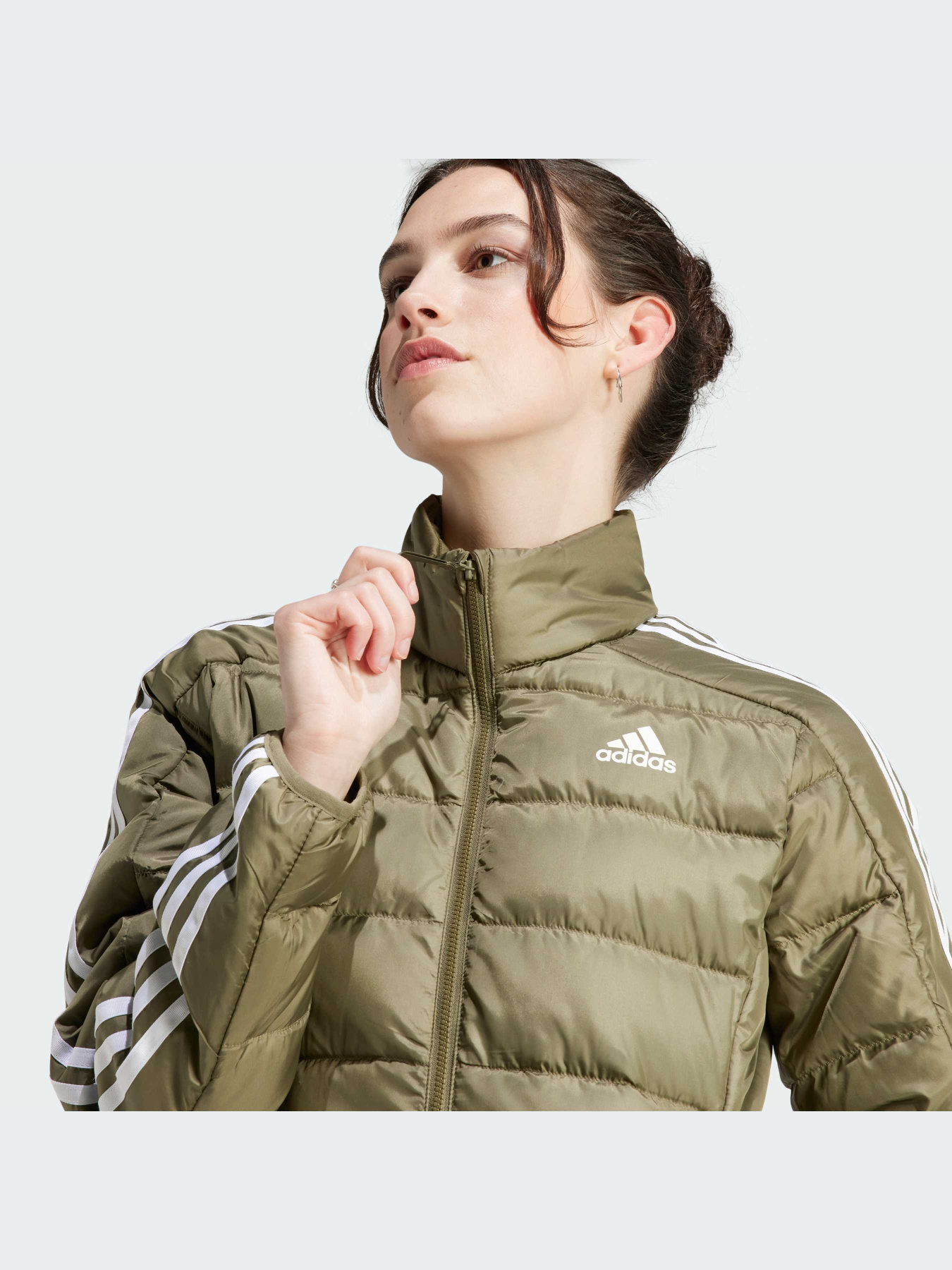 Куртки и дубленки Adidas модель IK3229 Куртки и дубленки Adidas модель IK3229 Фото