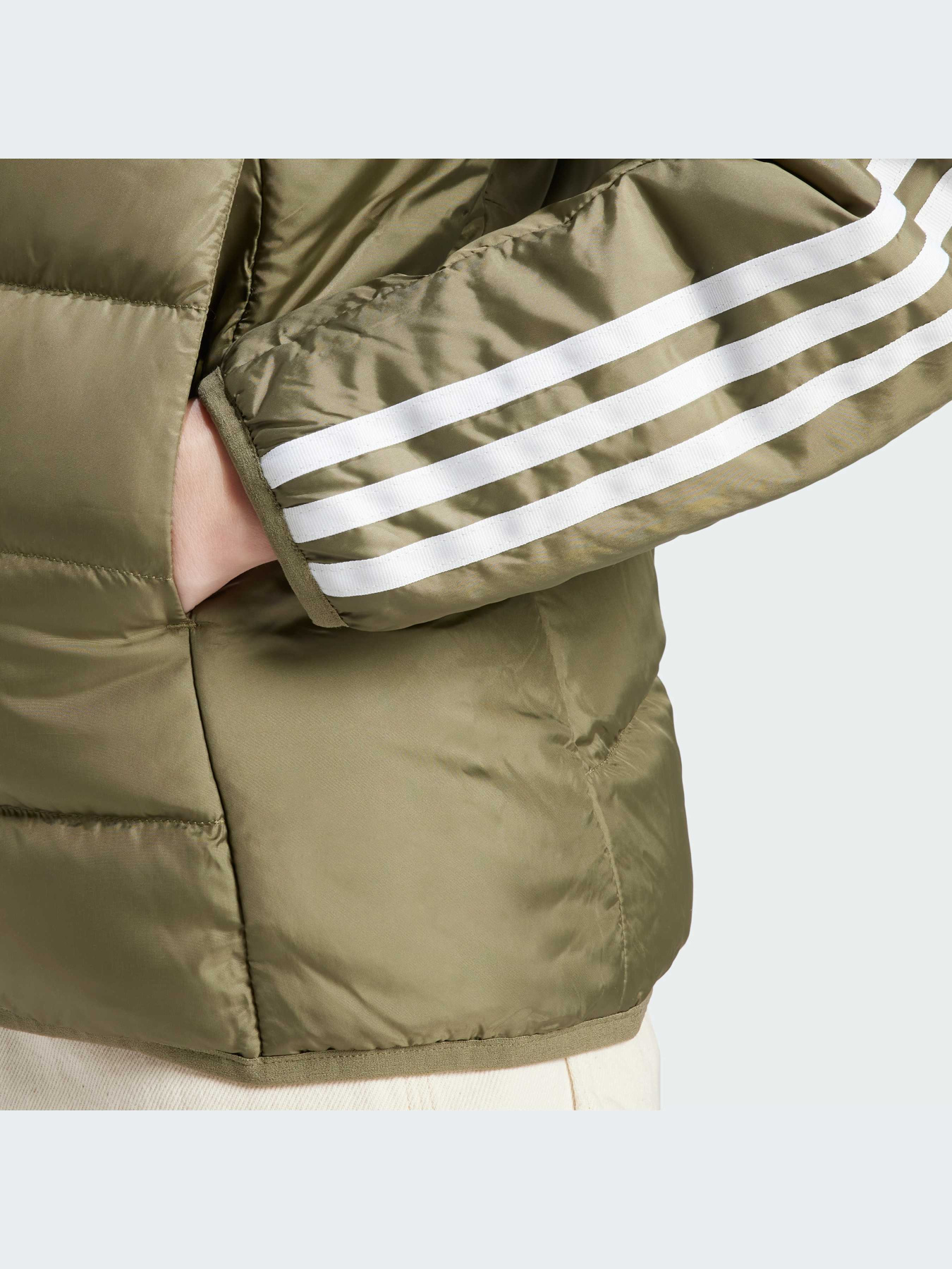 Куртки и дубленки Adidas модель IK3229 Куртки и дубленки Adidas модель IK3229 Фото