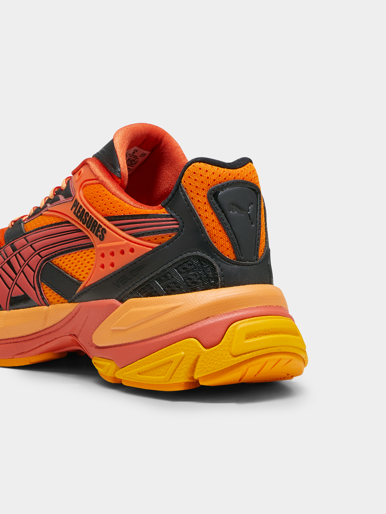 Кросівки PUMA Velophasis Layers Pleasures модель 393301 Фото
