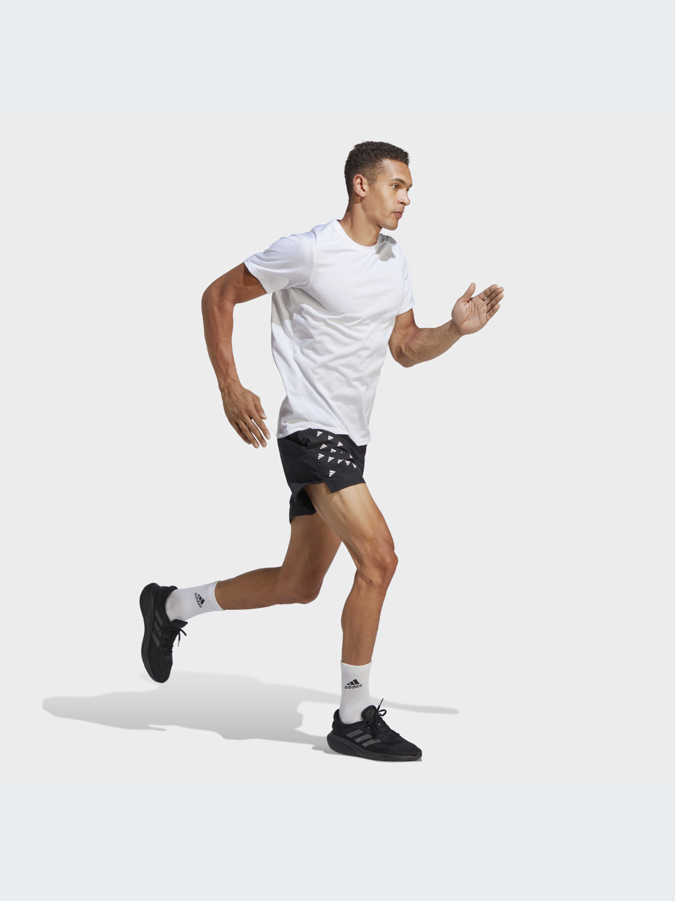 Шорты Adidas Graphics модель HR6625 Шорты Adidas Graphics модель HR6625 Фото