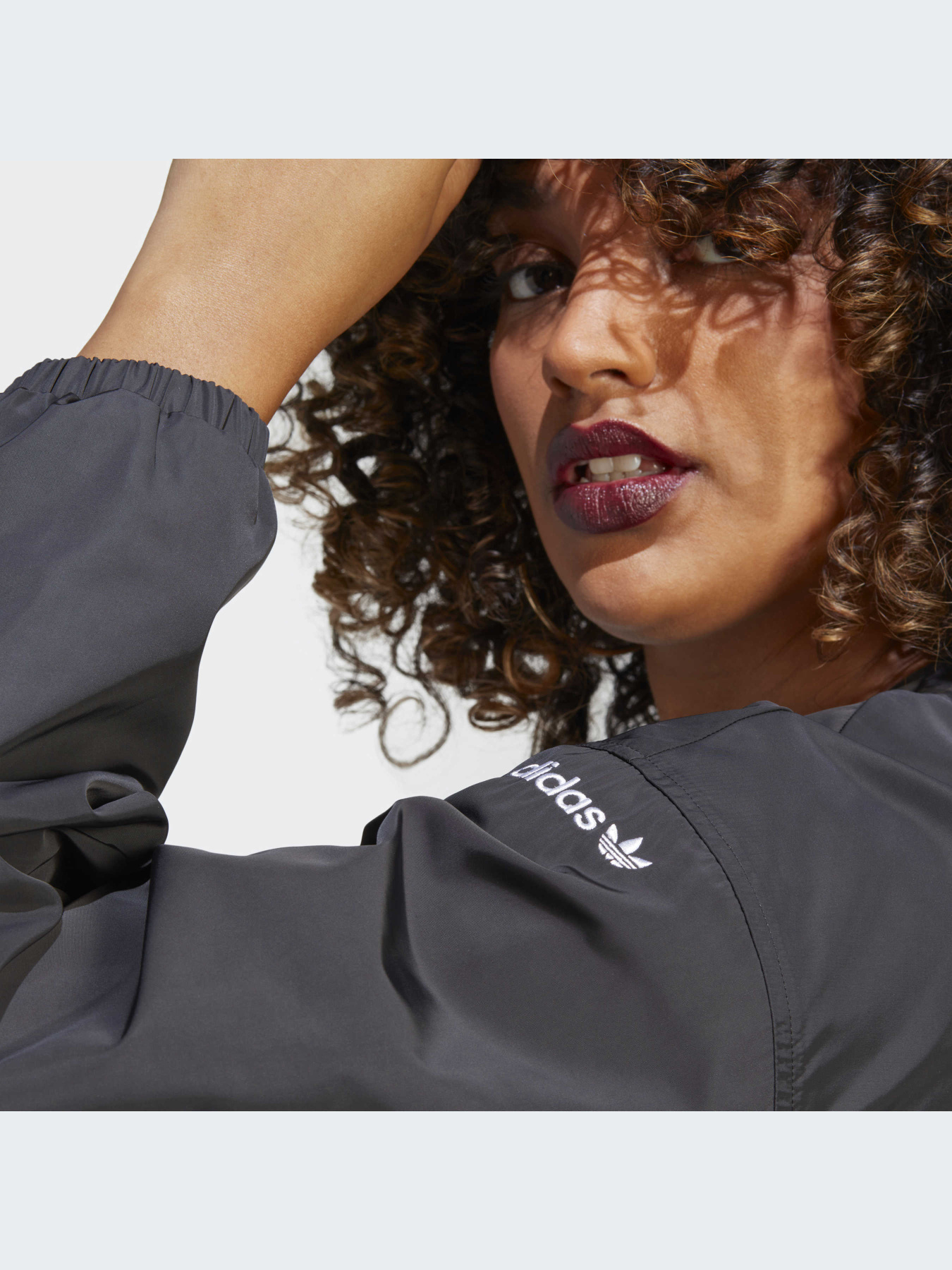 Куртки та дублянки Adidas Adicolor модель IC5375 Куртки та дублянки Adidas Adicolor модель IC5375 Фото