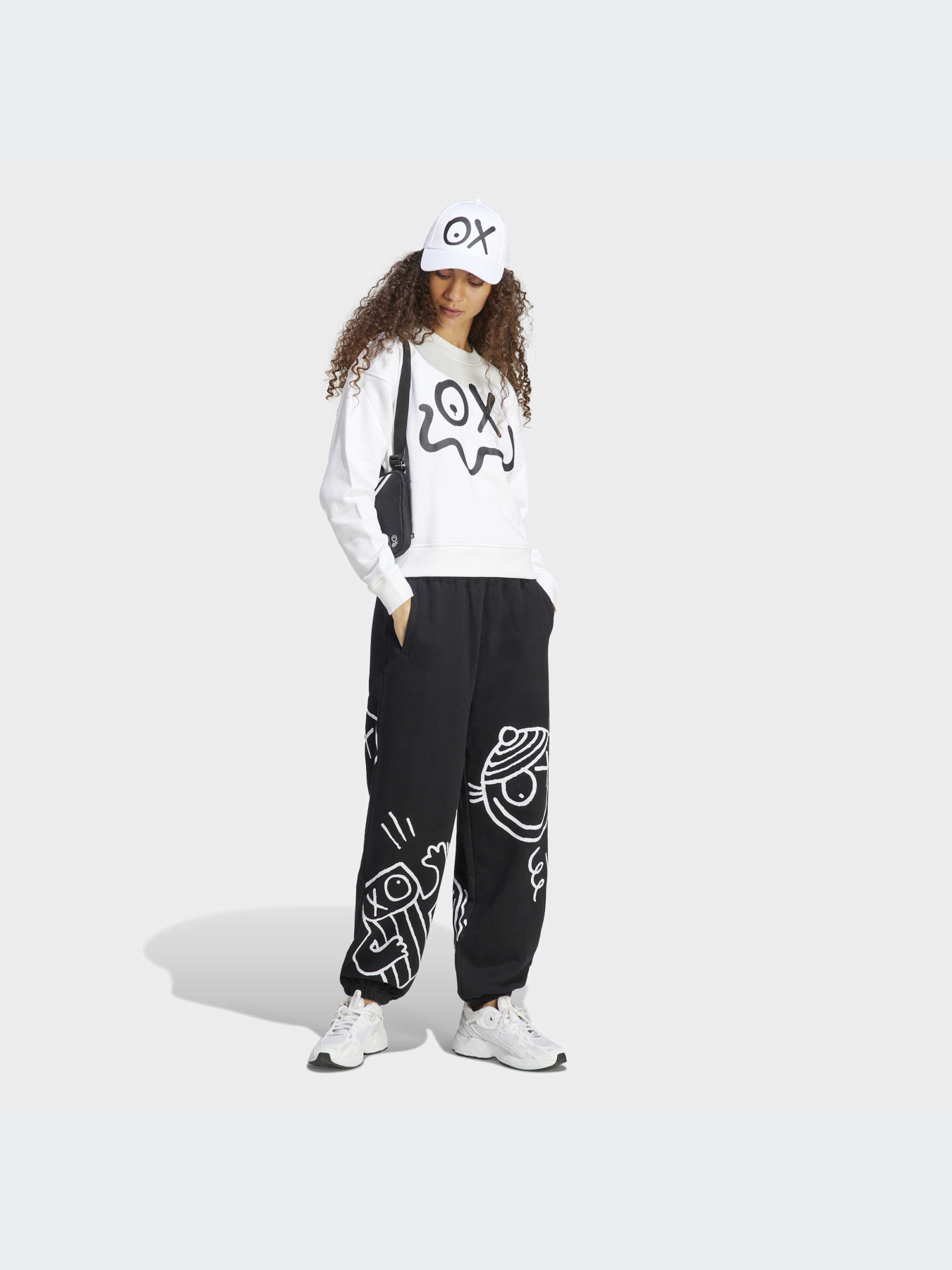 Худи и свитшоты Adidas Graphics модель HY4268 Худи и свитшоты Adidas Graphics модель HY4268 Фото