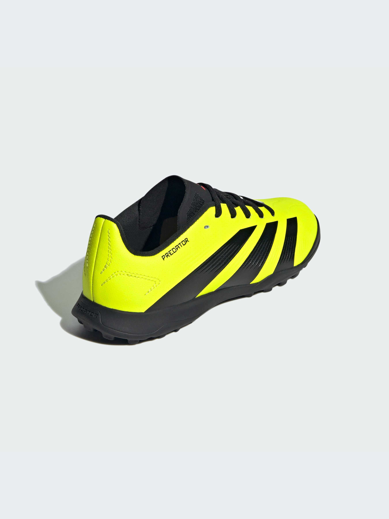 Кросівки Adidas Predator модель IG5444 Кросівки Adidas Predator модель IG5444 Фото