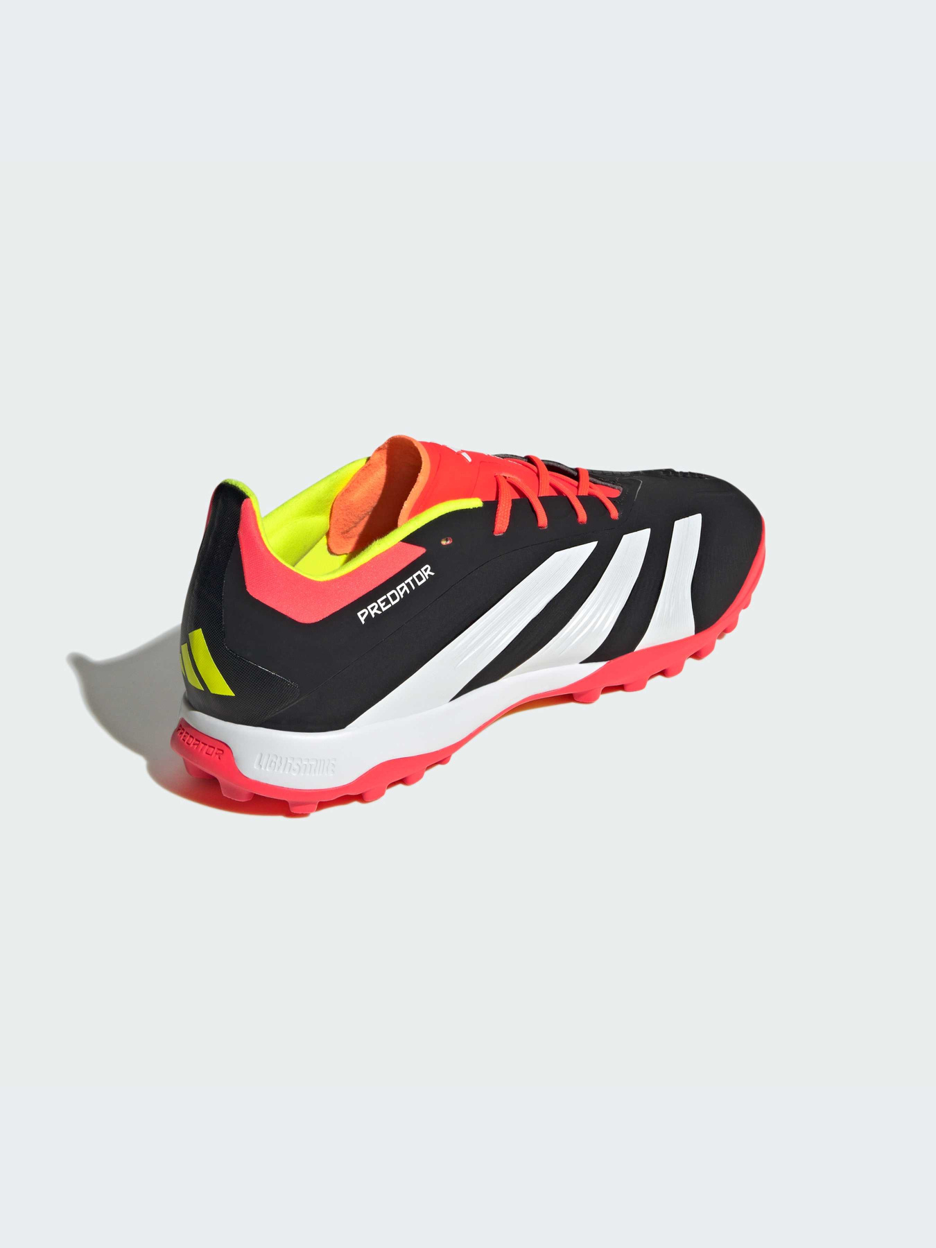 Кросівки Adidas Predator модель IG7731 Кросівки Adidas Predator модель IG7731 Фото