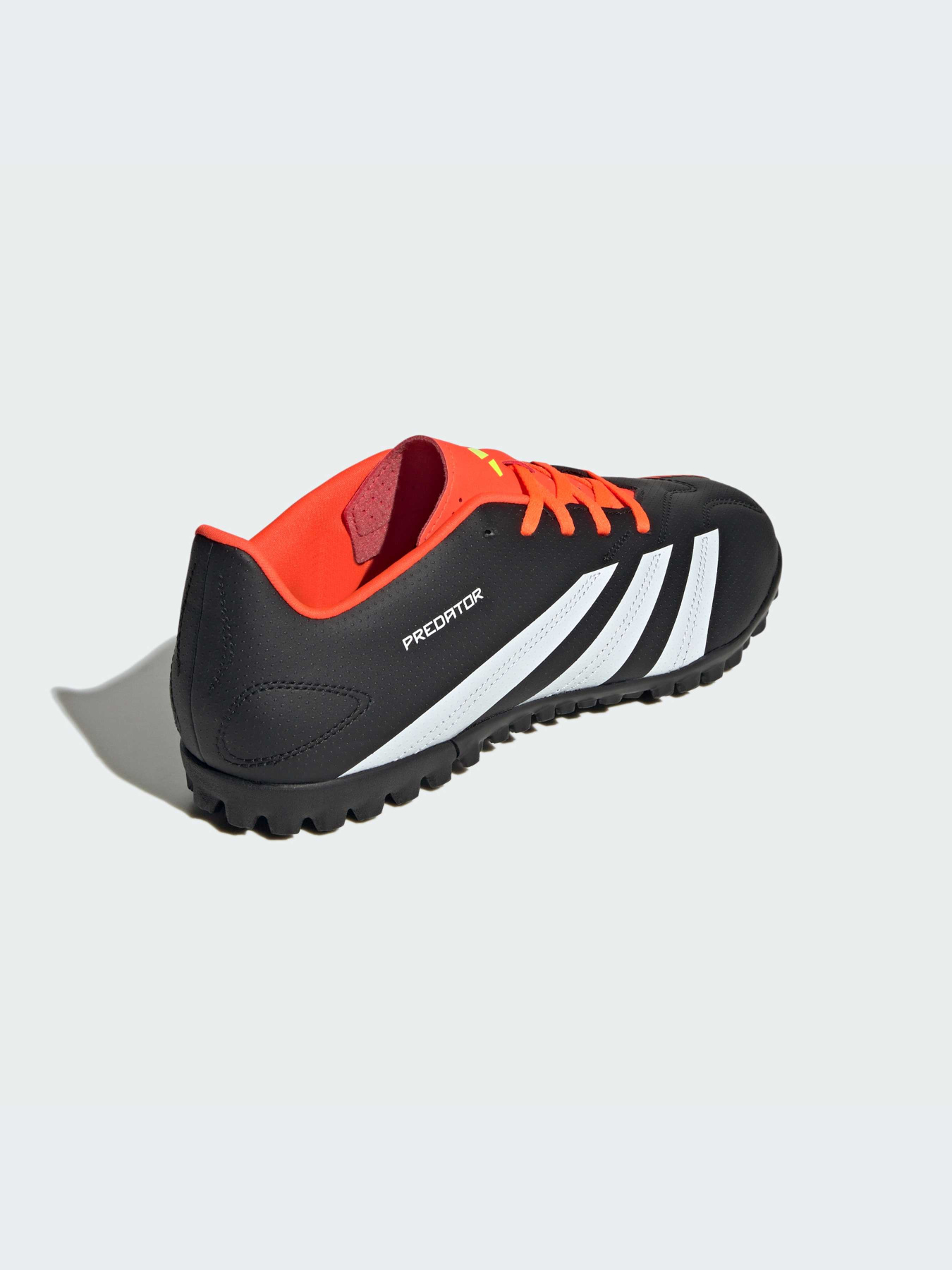 Кросівки Adidas Predator модель IG7711 Фото