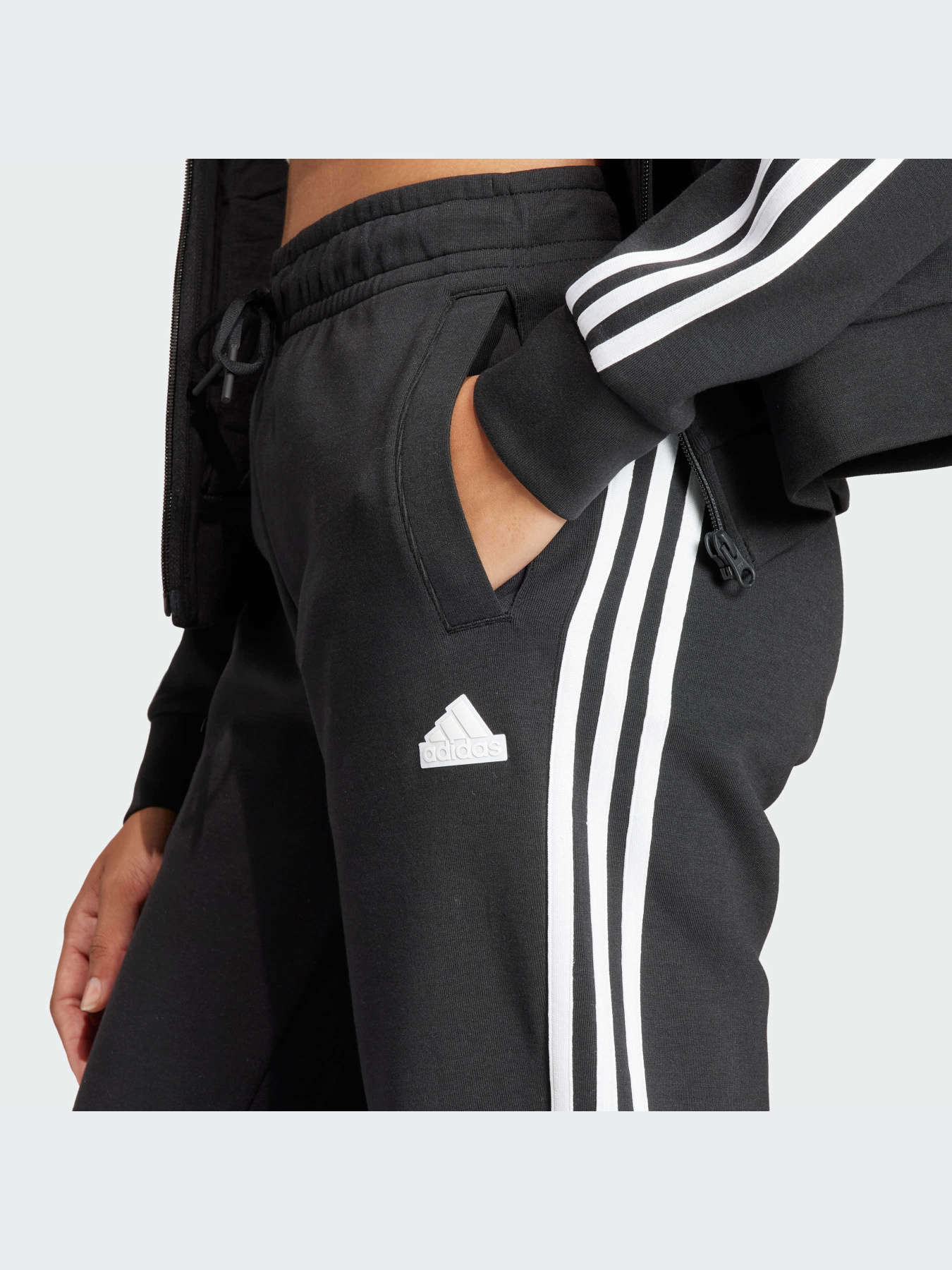Штани Adidas 3 Stripes модель IN9479 Штани Adidas 3 Stripes модель IN9479 Фото