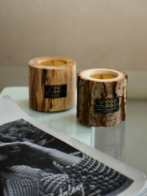 Компактна подарункова свічка в дереві із фактурною корою WOOD MOOD модель 1112300000 Фото