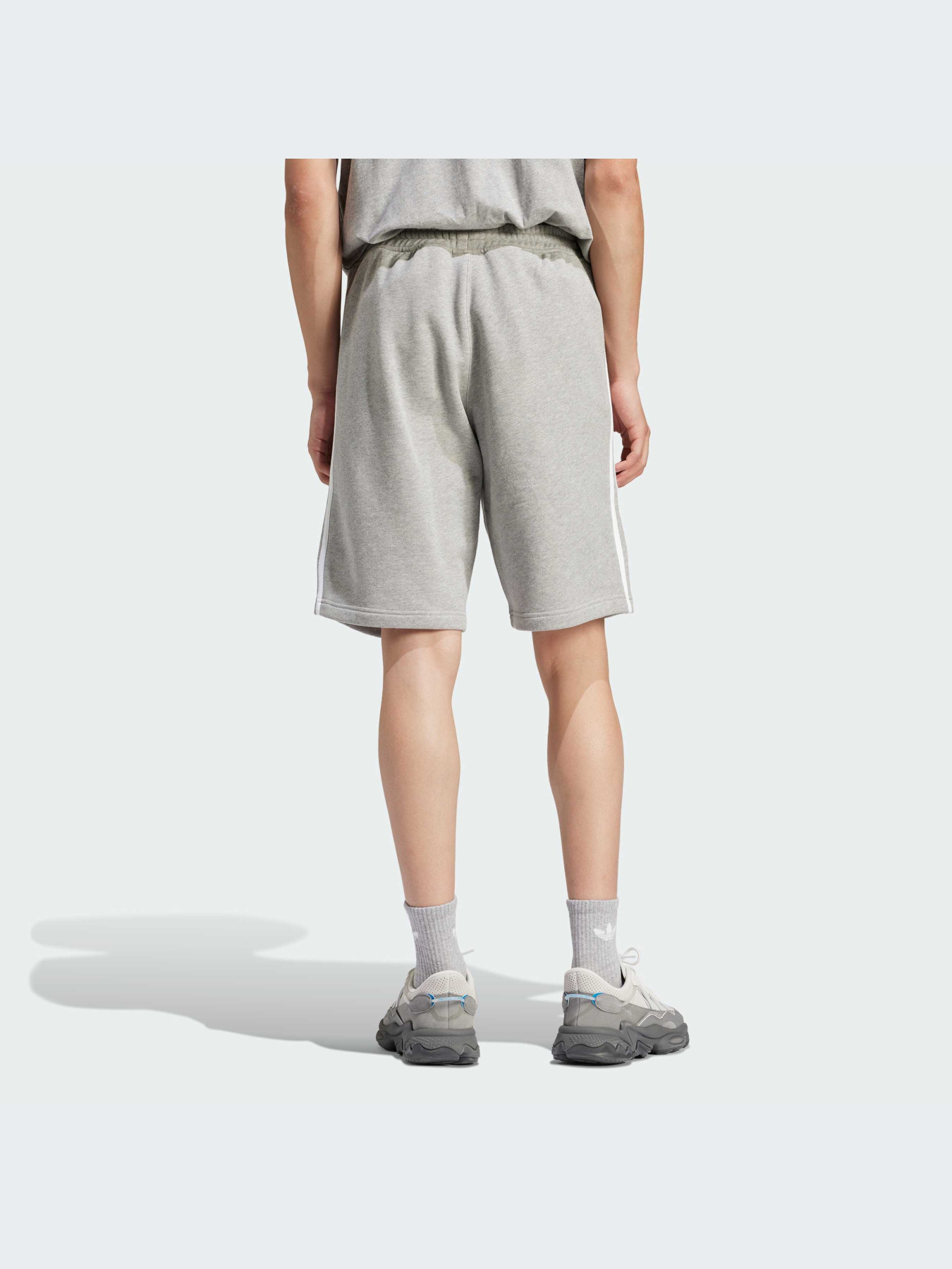 Шорти Adidas Adicolor модель IU2340 Шорти Adidas Adicolor модель IU2340 Фото