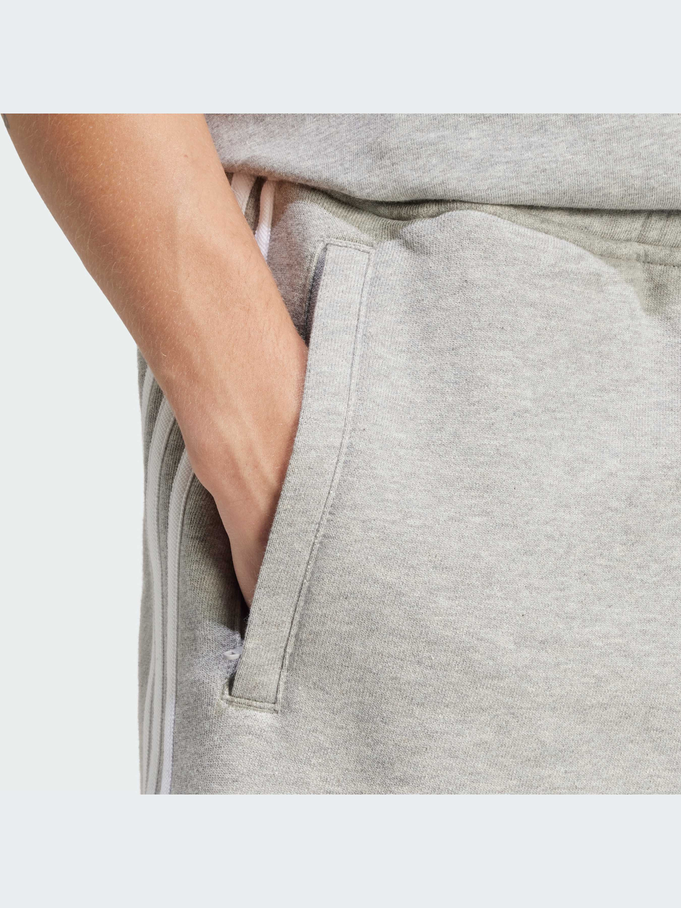 Шорти Adidas Adicolor модель IU2340 Шорти Adidas Adicolor модель IU2340 Фото