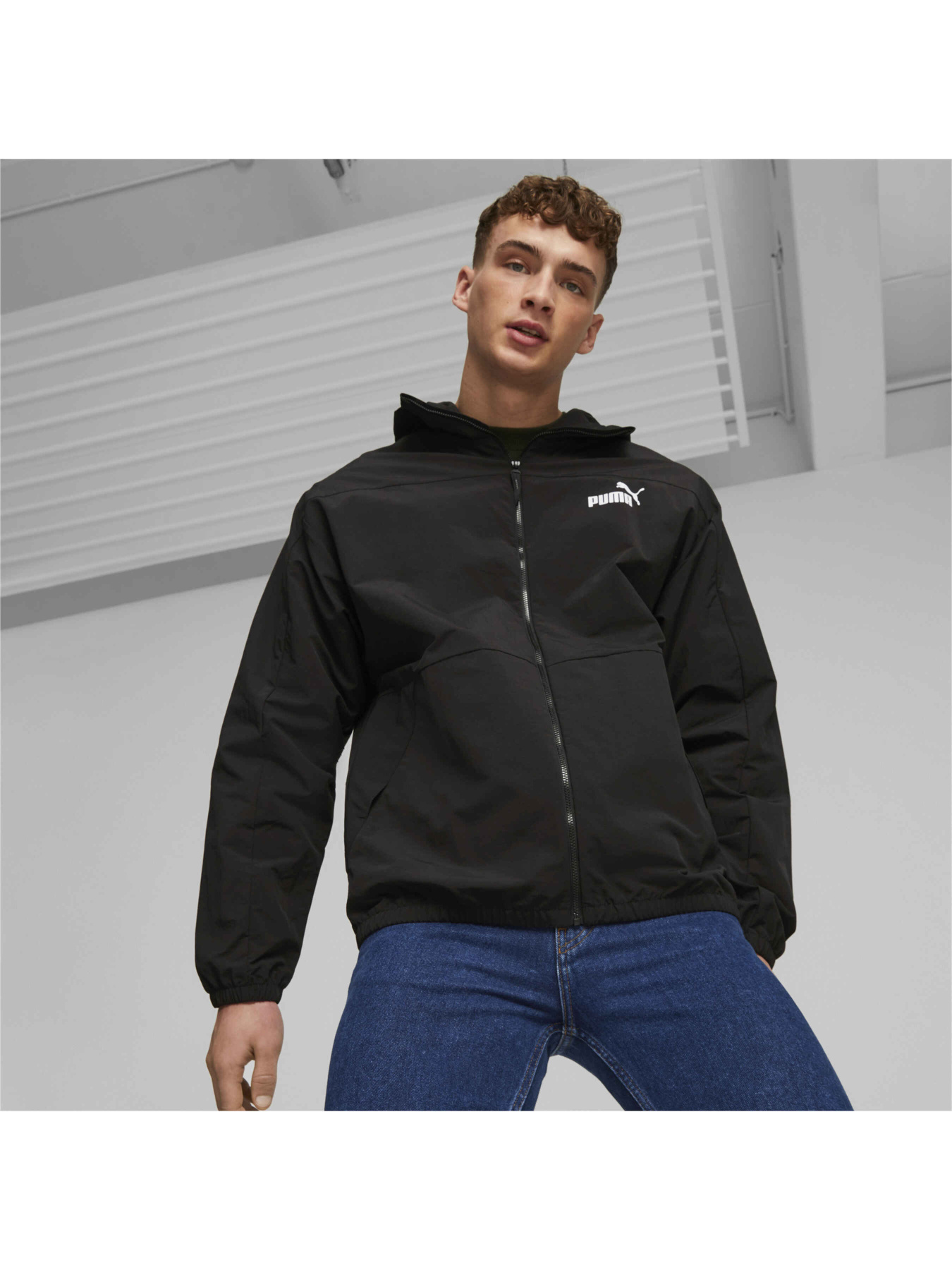 Куртки и дубленки PUMA Hooded Windbreaker модель 675387 Куртки и дубленки PUMA Hooded Windbreaker модель 675387 Фото