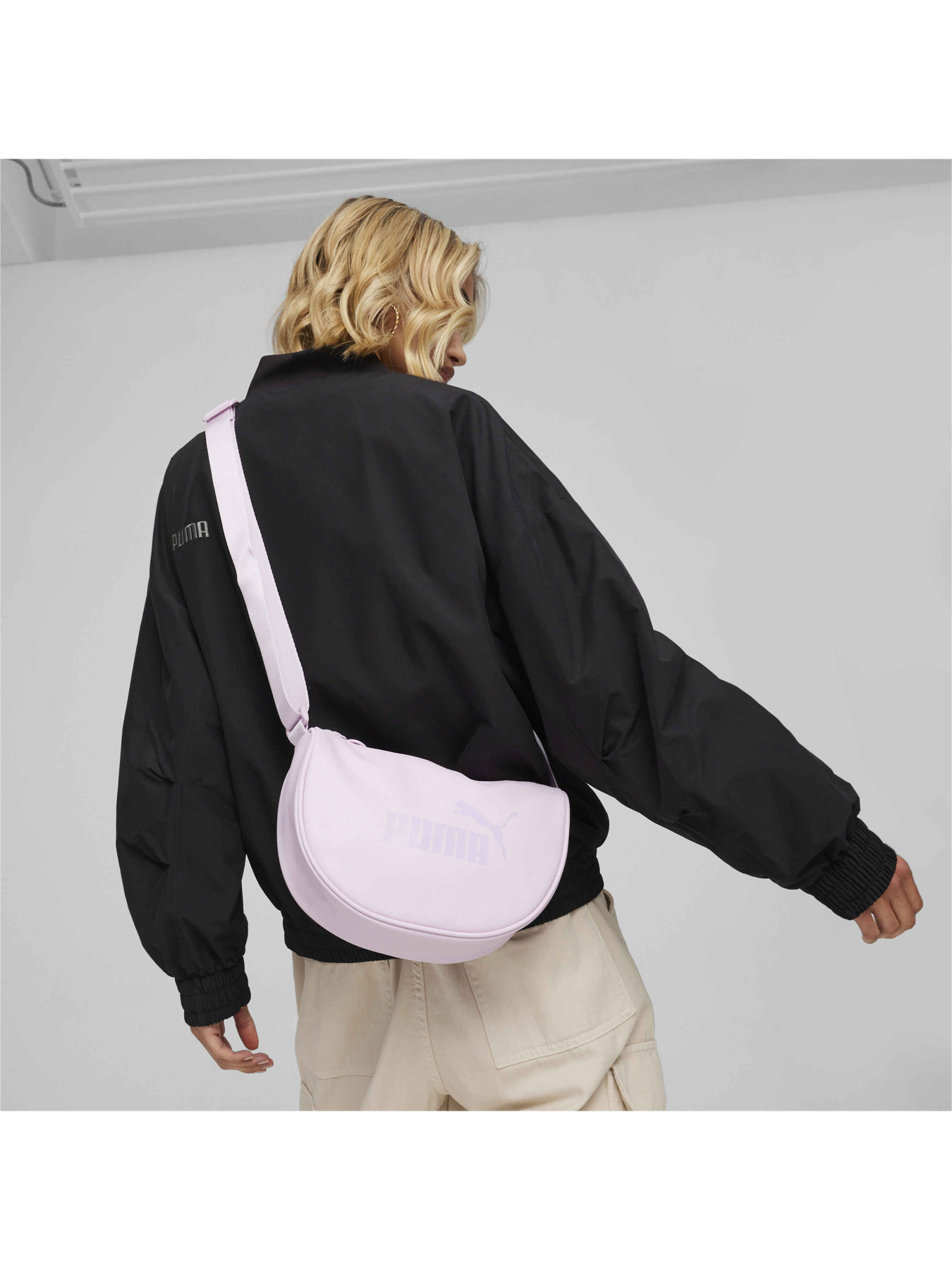 Сумки PUMA Core Up Half Moon Bag модель 090282 Фото