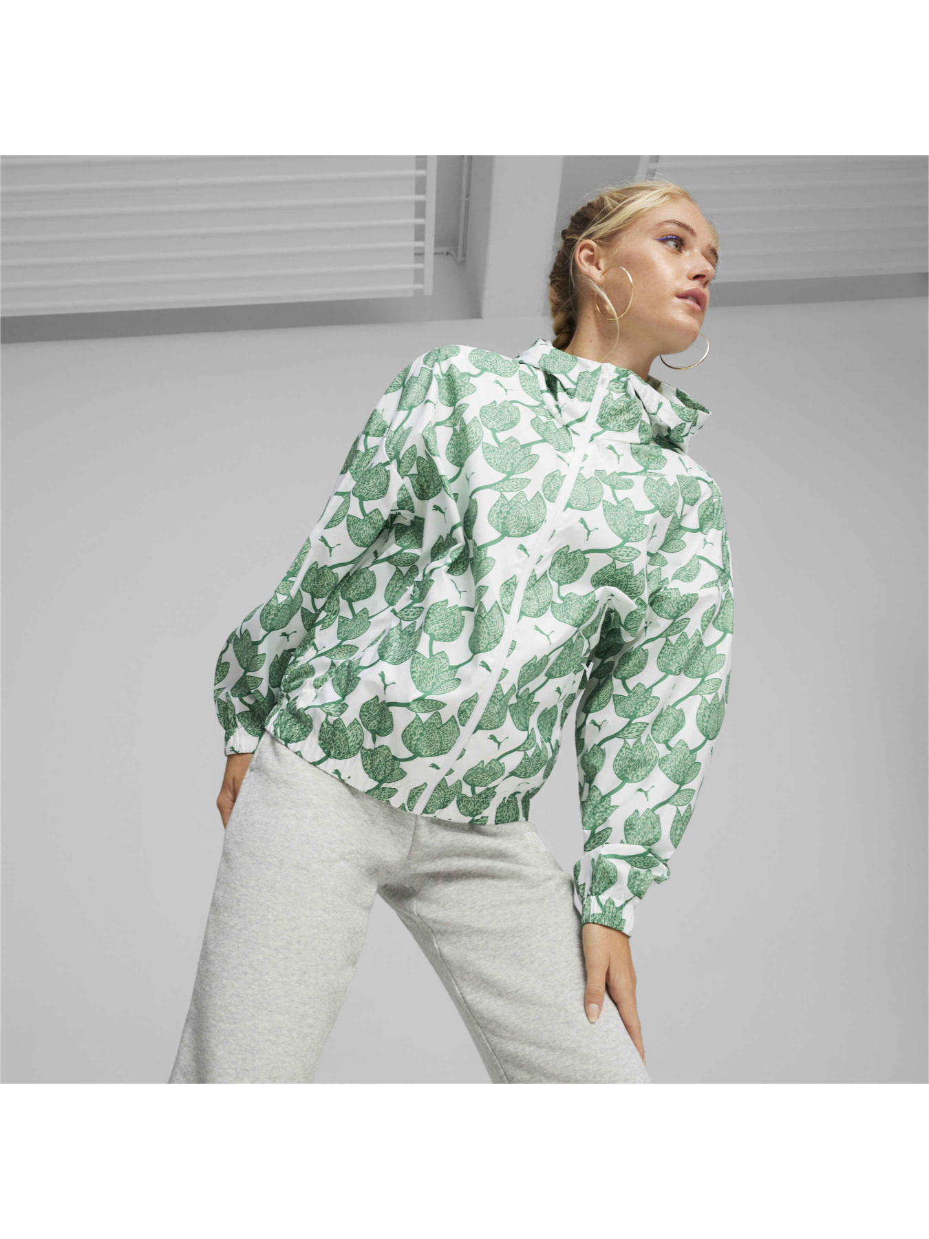 Куртки и дубленки PUMA Blossom Aop Windbreaker модель 624976 Куртки и дубленки PUMA Blossom Aop Windbreaker модель 624976 Фото