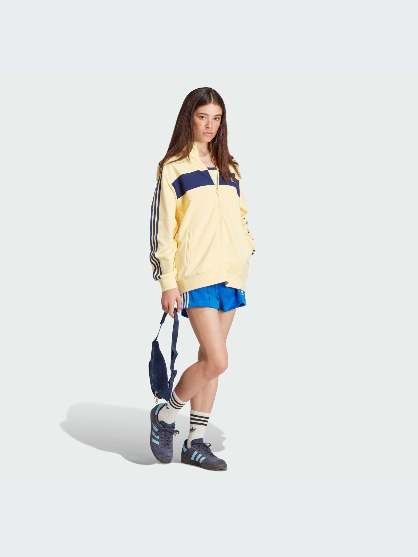 Худи и свитшоты Adidas модель IT9840 Фото