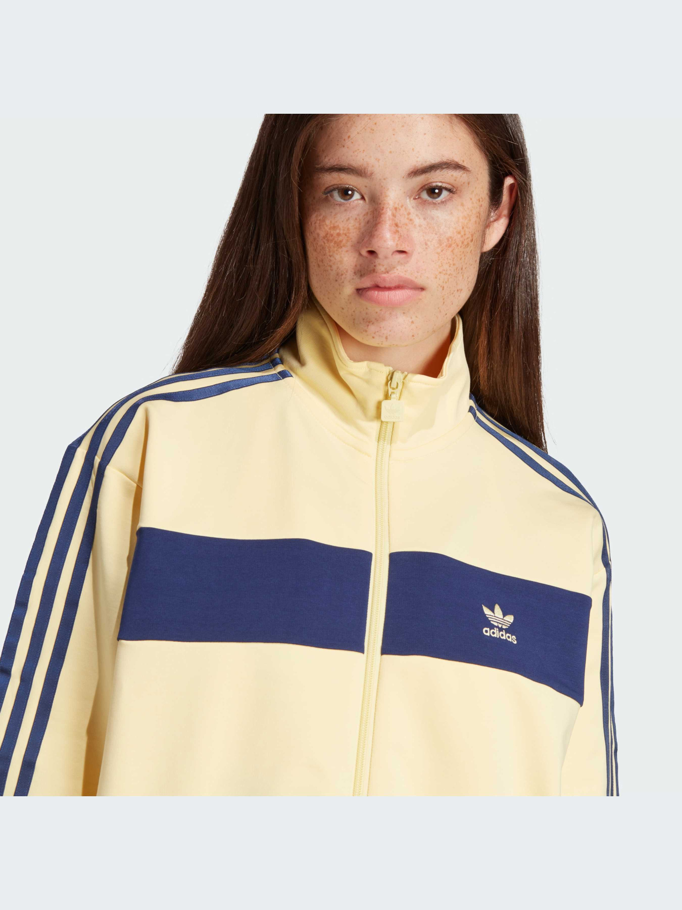 Худи и свитшоты Adidas модель IT9840 Фото