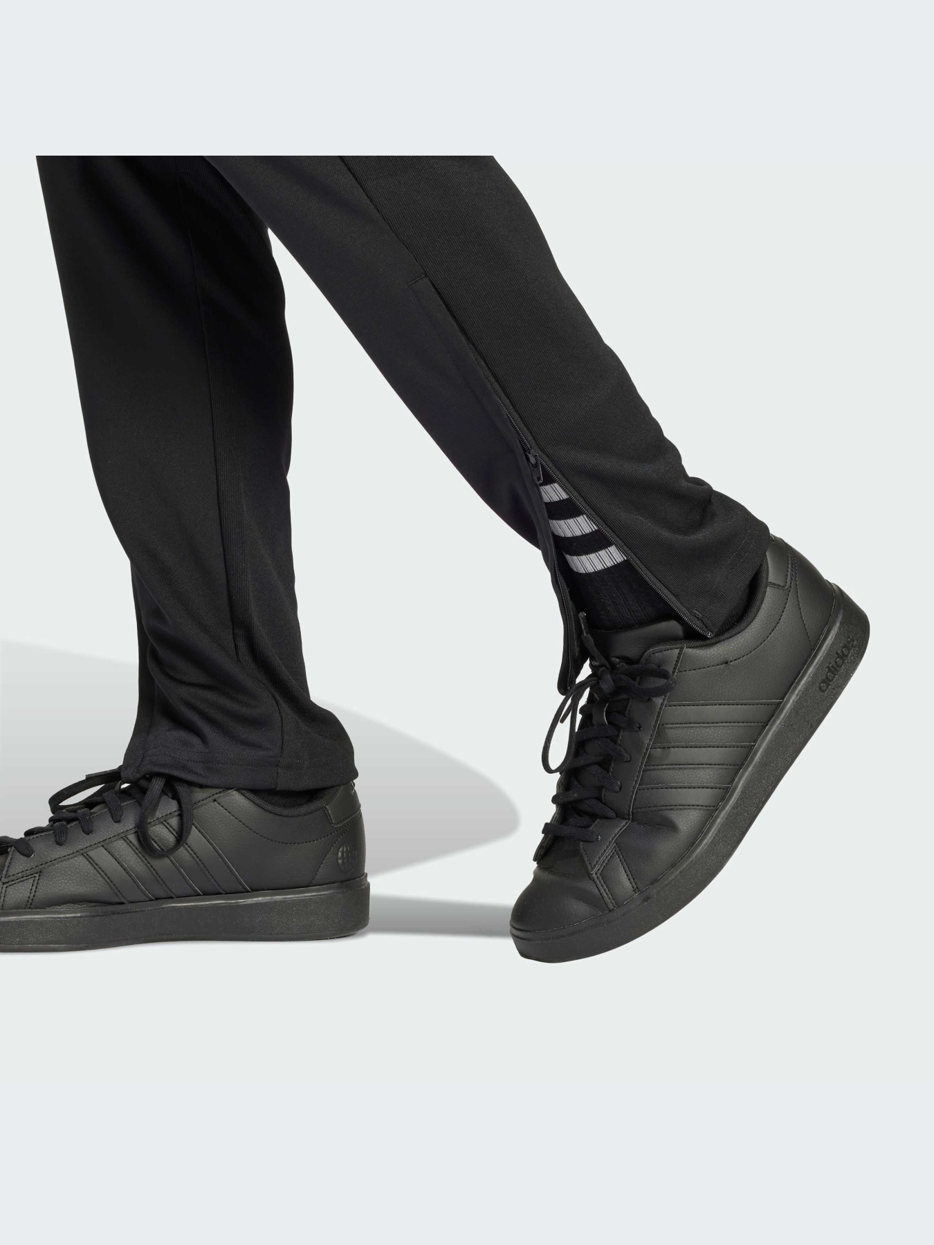 Костюмы Adidas 3 Stripes модель IR7843 Костюмы Adidas 3 Stripes модель IR7843 Фото