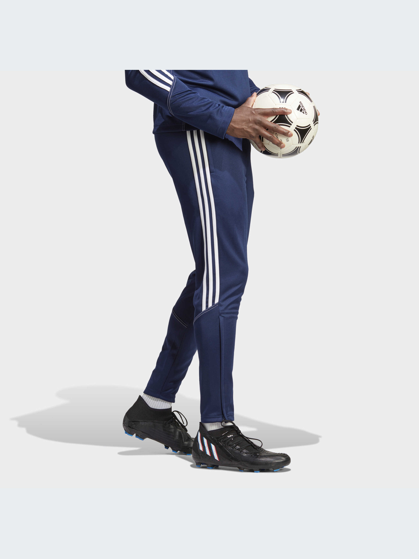 Брюки Adidas Tiro модель HZ0173 Брюки Adidas Tiro модель HZ0173 Фото