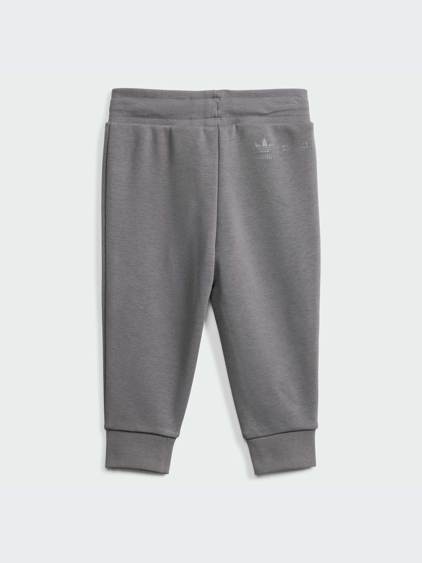 Костюмы Adidas модель IT7916 Костюмы Adidas модель IT7916 Фото