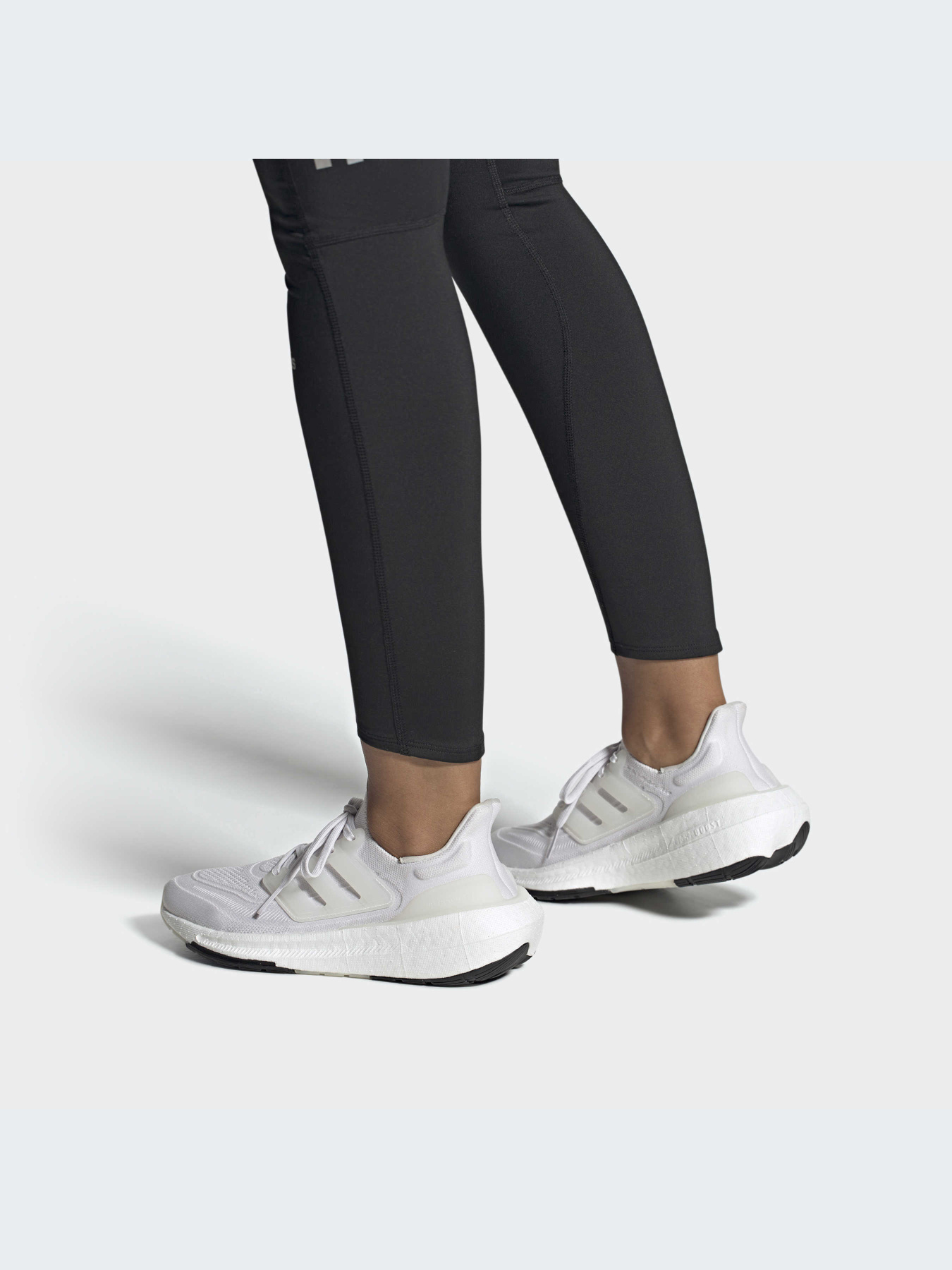 Кросівки Adidas Ultraboost модель GY9352 Фото