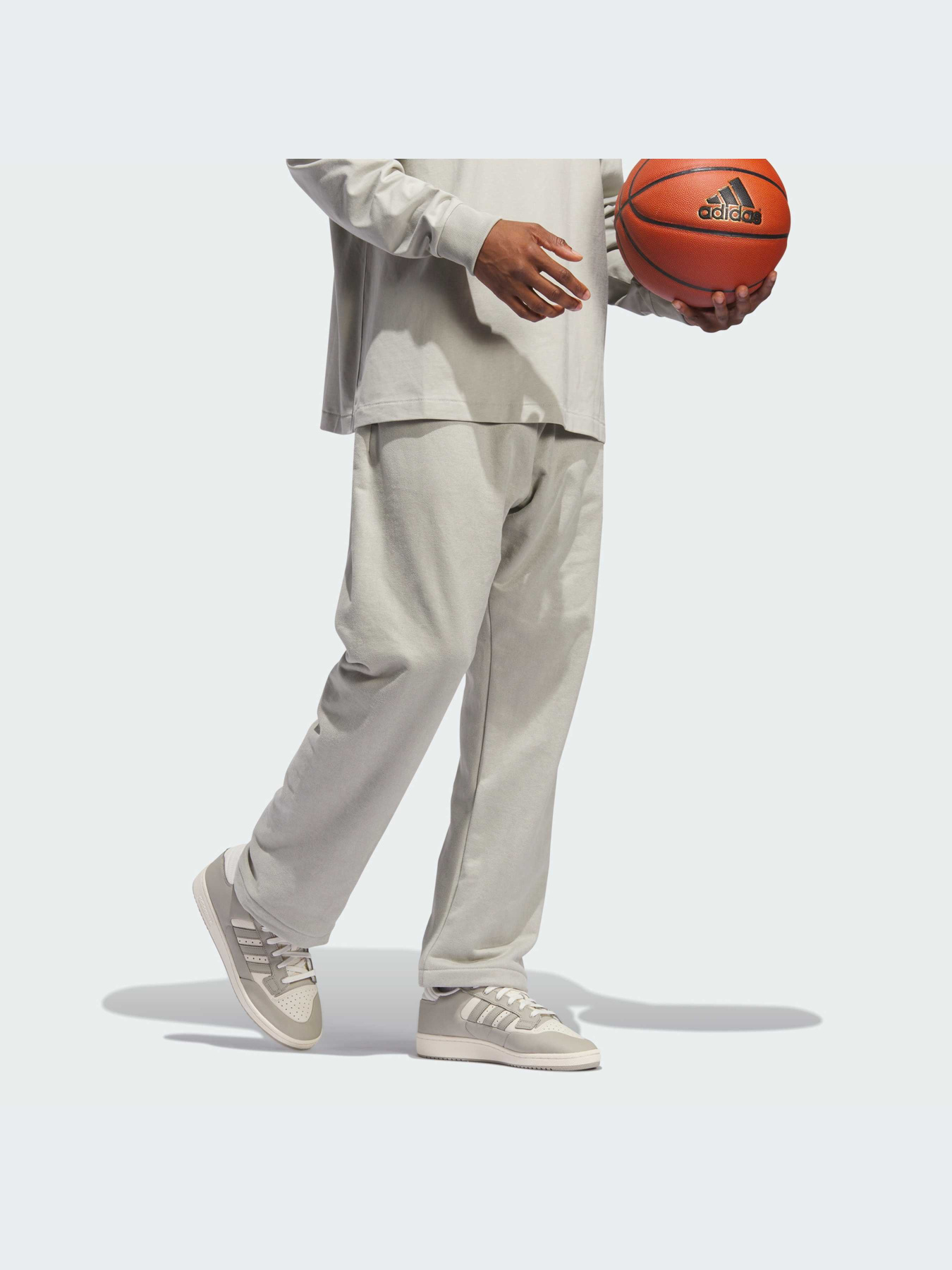 Брюки Adidas модель IN7710 Брюки Adidas модель IN7710 Фото
