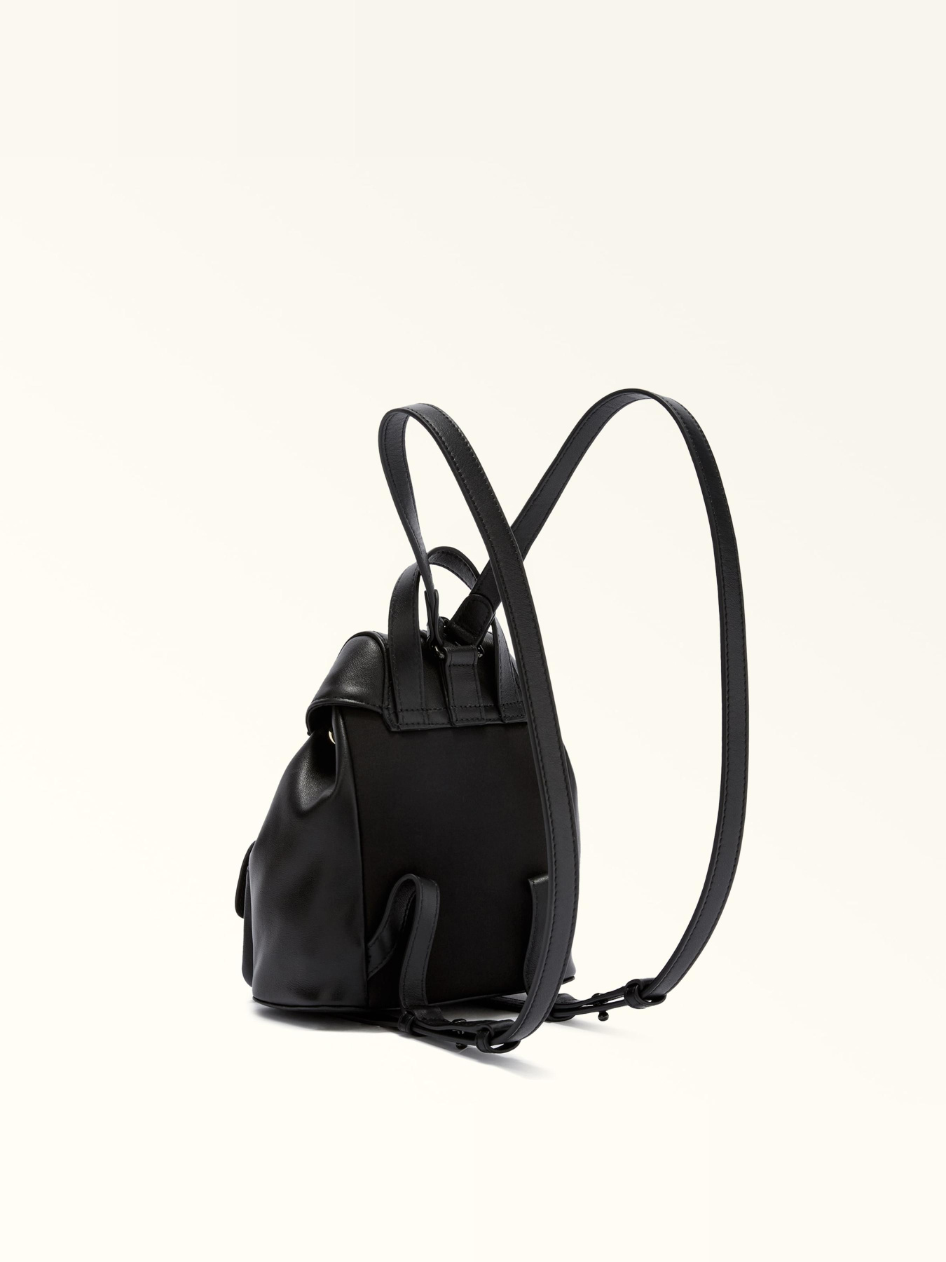 Рюкзаки Furla FLOW VITELLO CLARIS LUX модель WB01291BX2045O60001020 Рюкзаки Furla FLOW VITELLO CLARIS LUX модель WB01291BX2045O60001020 Фото