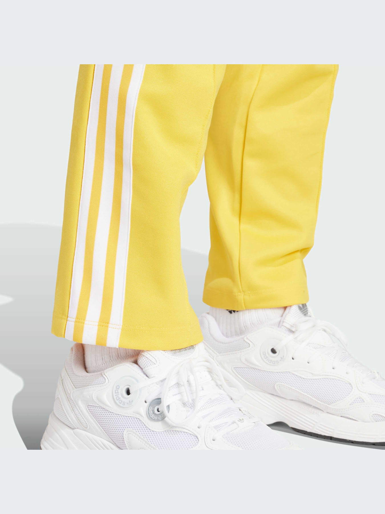 Брюки Adidas Adicolor модель IP0629 Брюки Adidas Adicolor модель IP0629 Фото