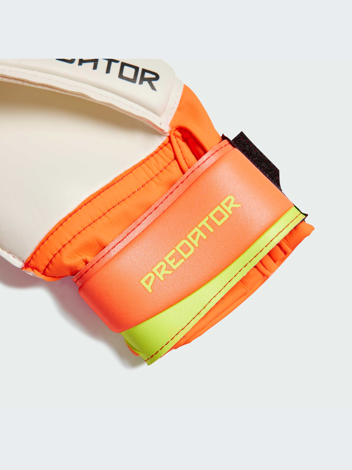 Перчатки для спорта Adidas Predator модель IQ4036 Фото