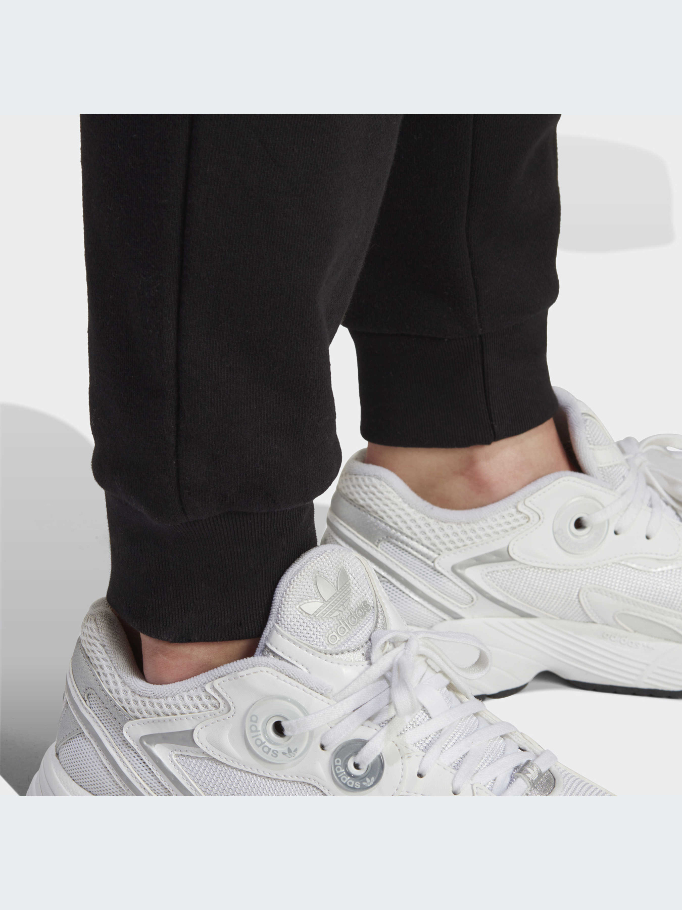 Брюки Adidas модель IA6479 Брюки Adidas модель IA6479 Фото