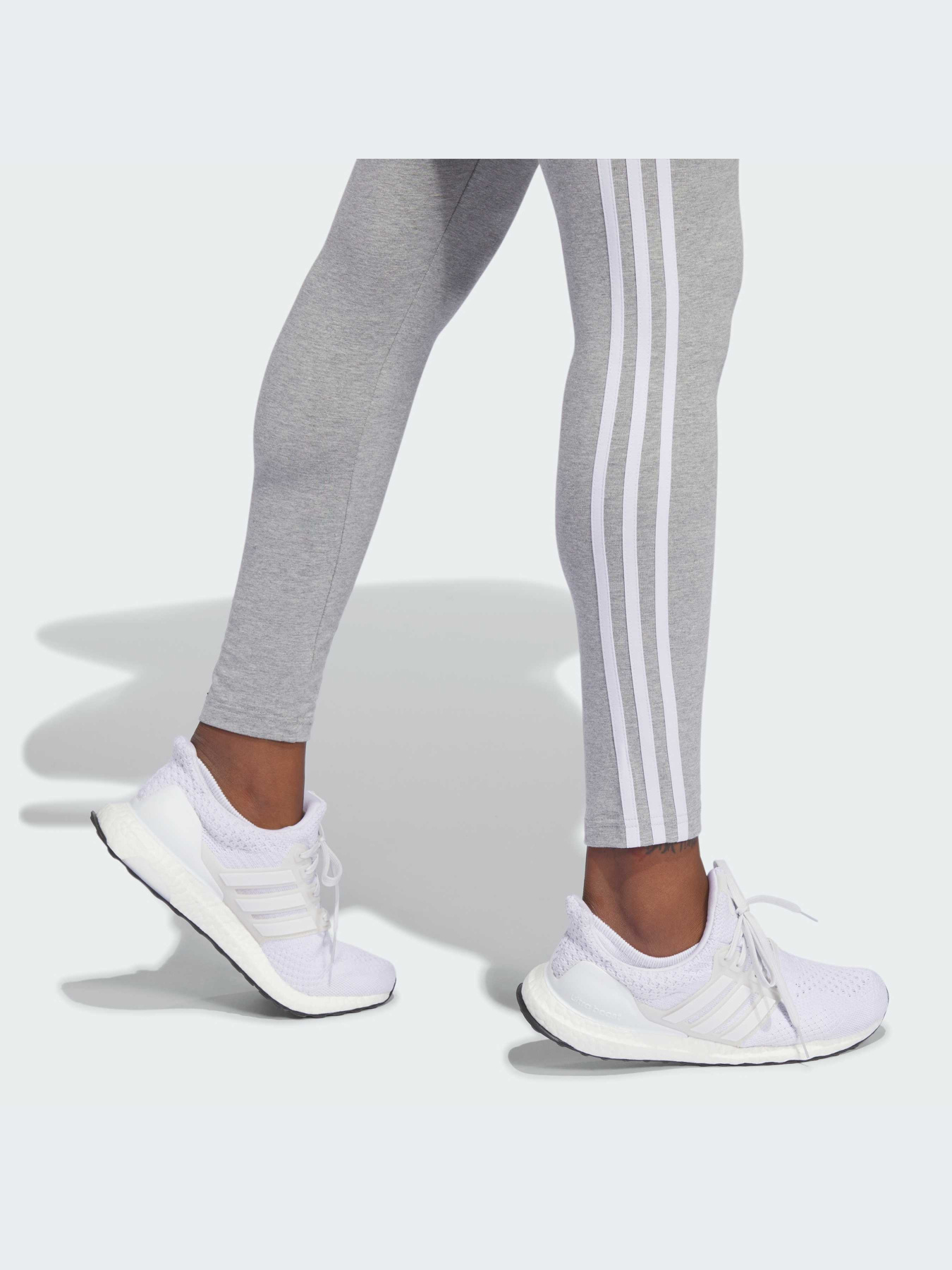 Брюки Adidas Культовые силуэты модель IC0516 Брюки Adidas Культовые силуэты модель IC0516 Фото