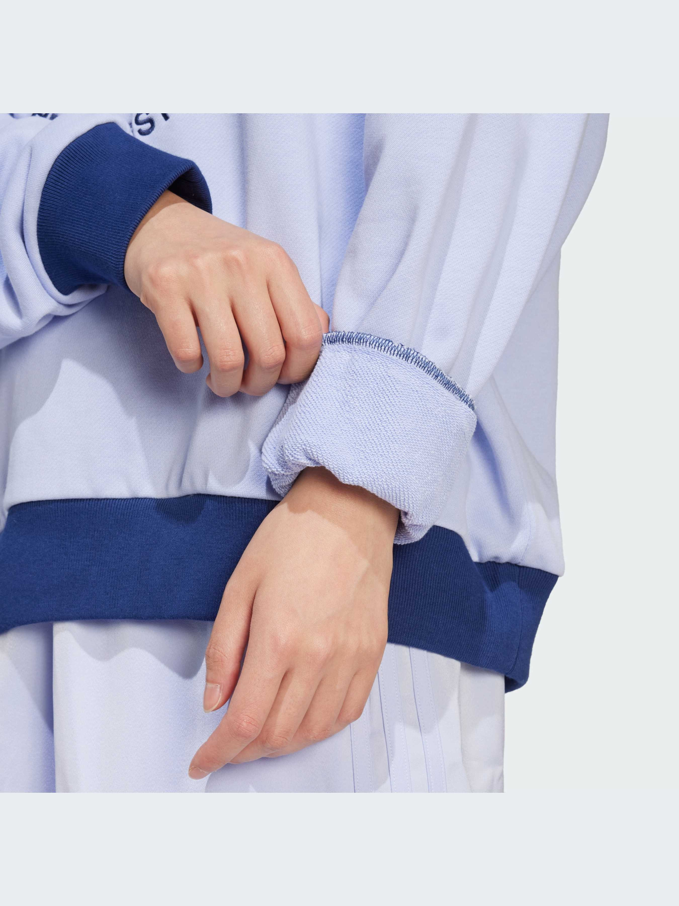 Худі та світшоти Adidas Graphics модель IT4271 Худі та світшоти Adidas Graphics модель IT4271 Фото