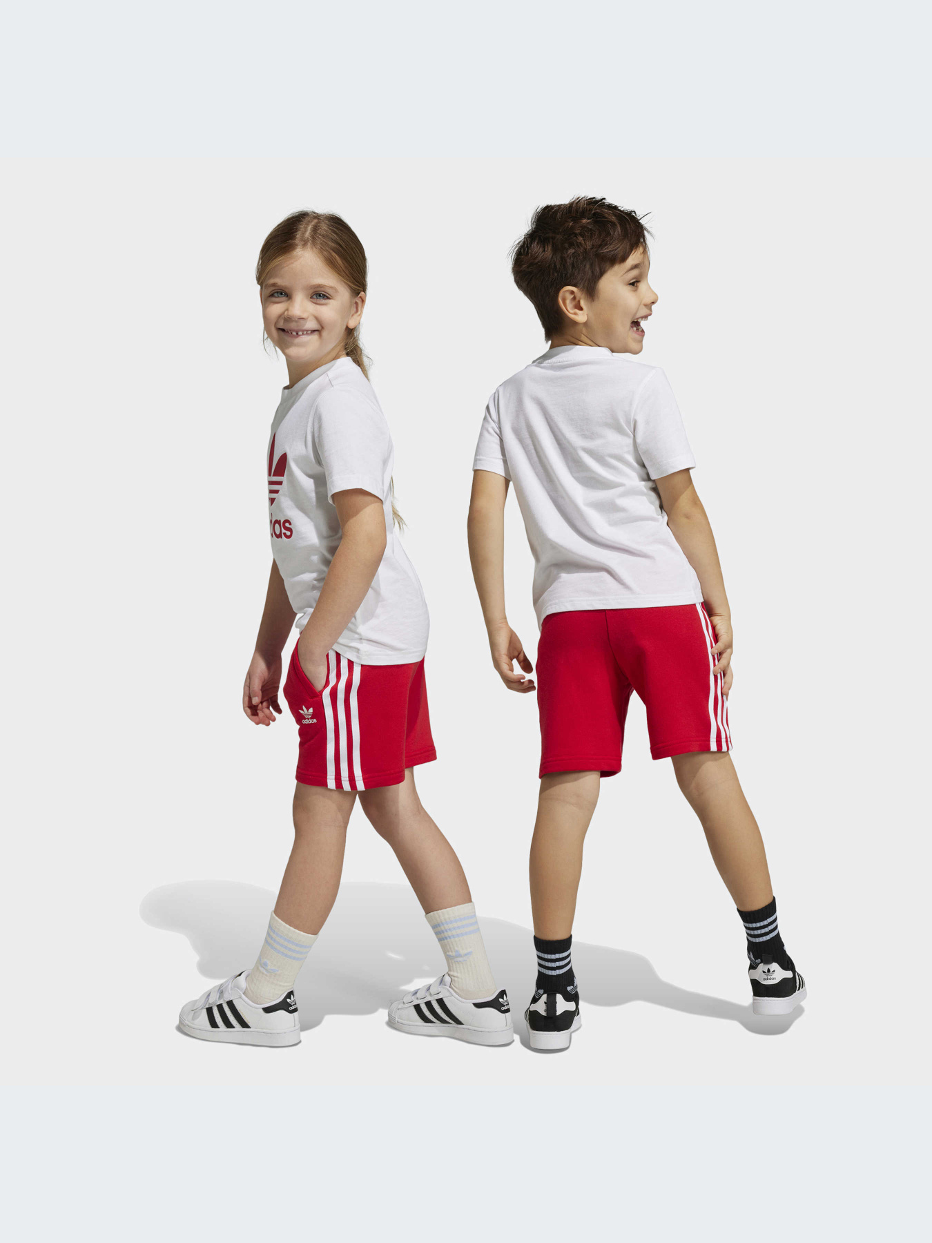 Костюмы Adidas Adicolor модель IB9894 Костюмы Adidas Adicolor модель IB9894 Фото