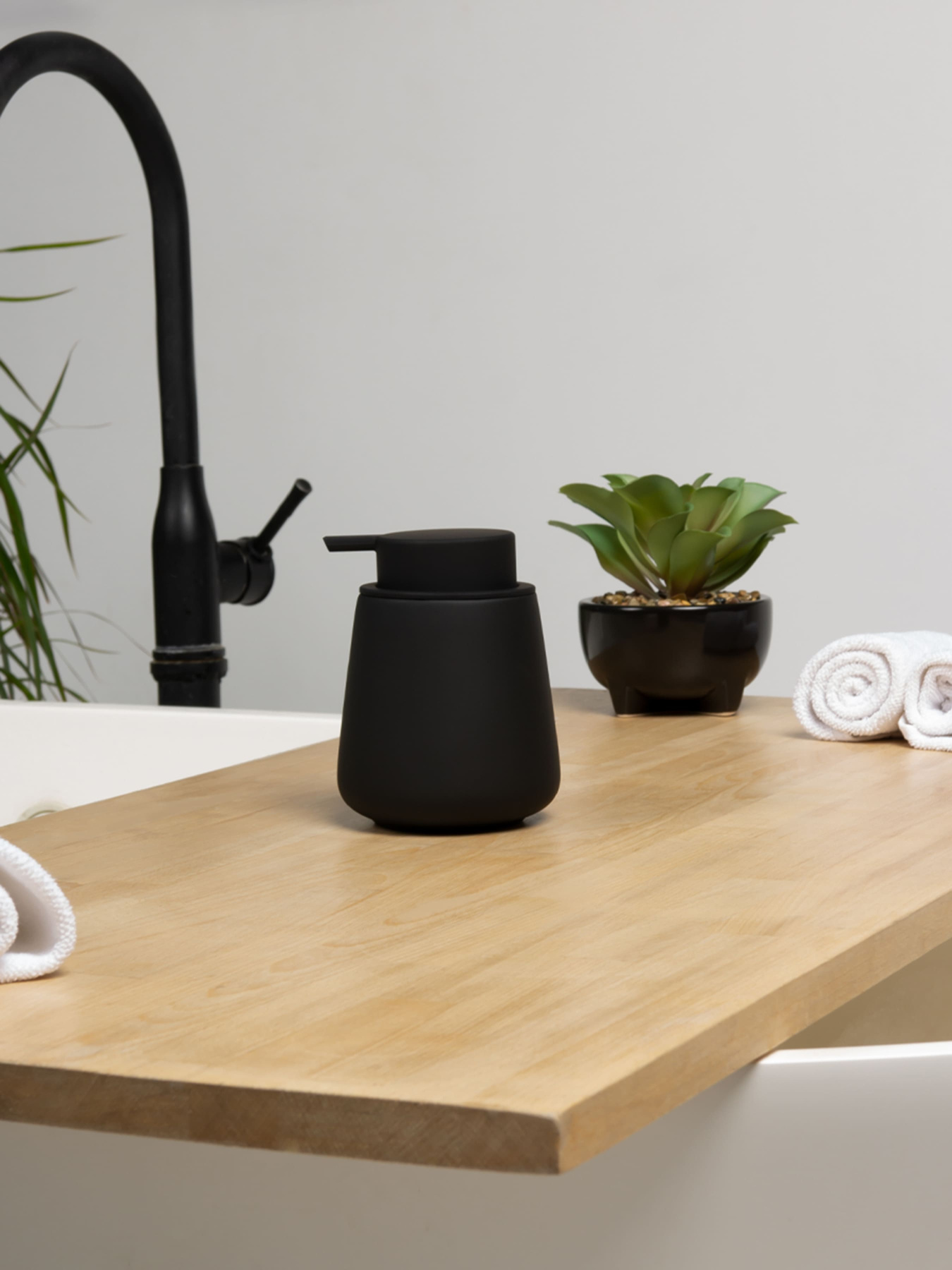 Диспенсер для рідкого мила чорний Jersey MBM HOME модель BA-17 BLACK Фото