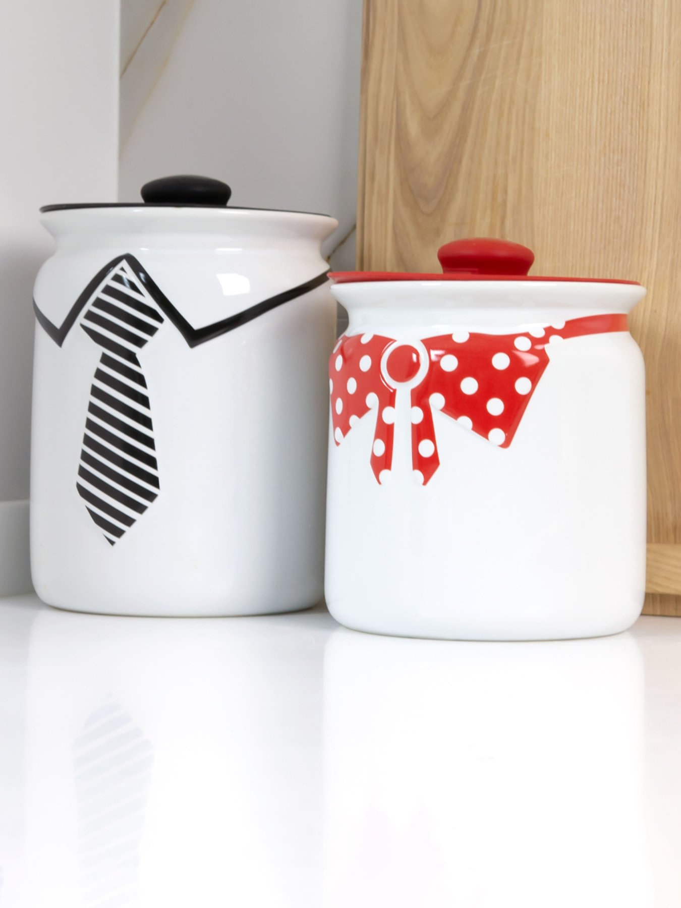 Емкость для хранения белая с красным MBM HOME модель KP-42 WHITE/RED Емкость для хранения белая с красным MBM HOME модель KP-42 WHITE/RED Фото
