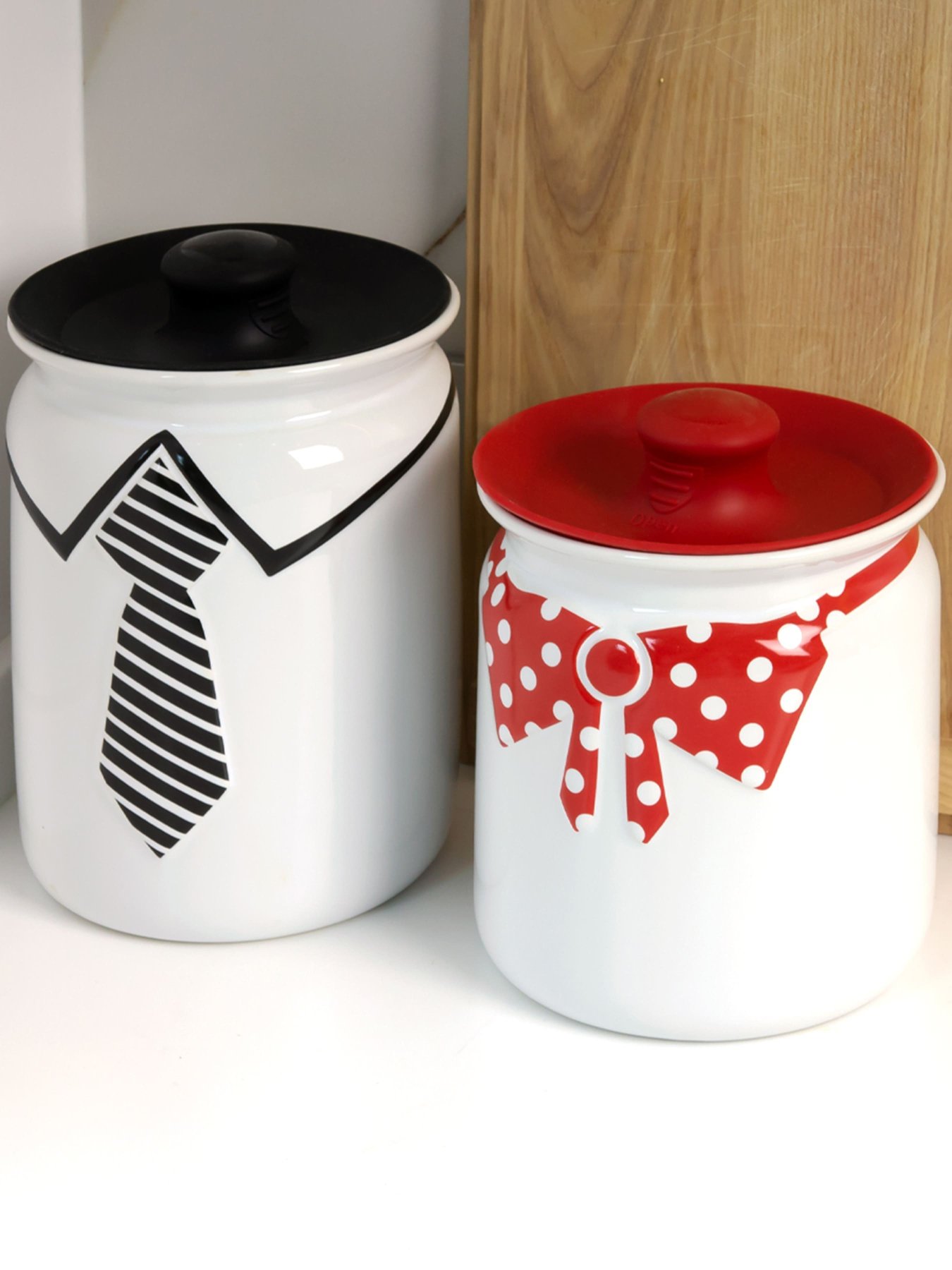 Емкость для хранения белая с красным MBM HOME модель KP-42 WHITE/RED Емкость для хранения белая с красным MBM HOME модель KP-42 WHITE/RED Фото