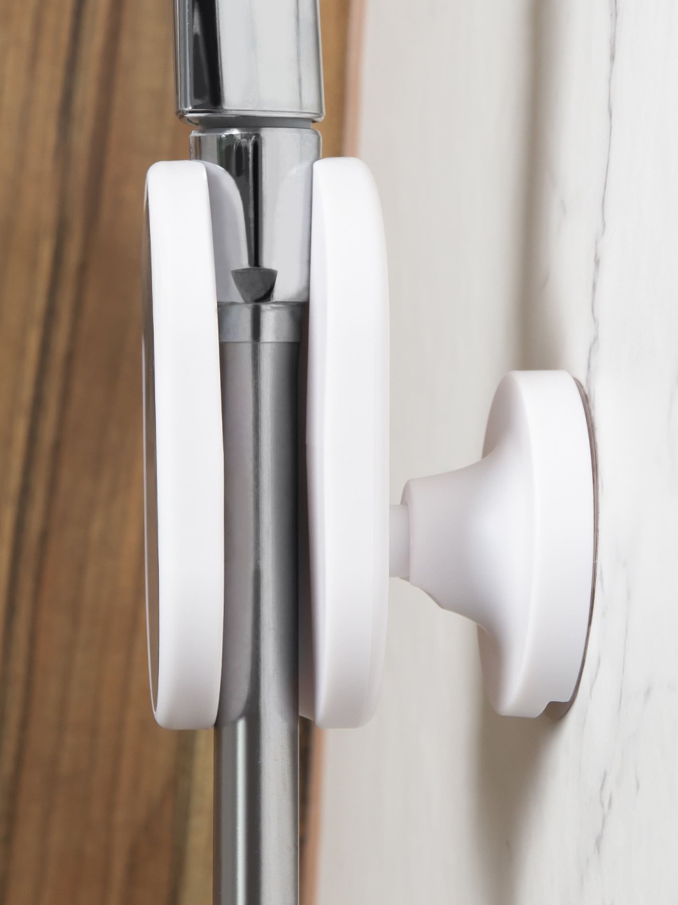 Тримач для душової лійки клейкий MBM HOME модель BP-27 WHITE/GRAY Фото