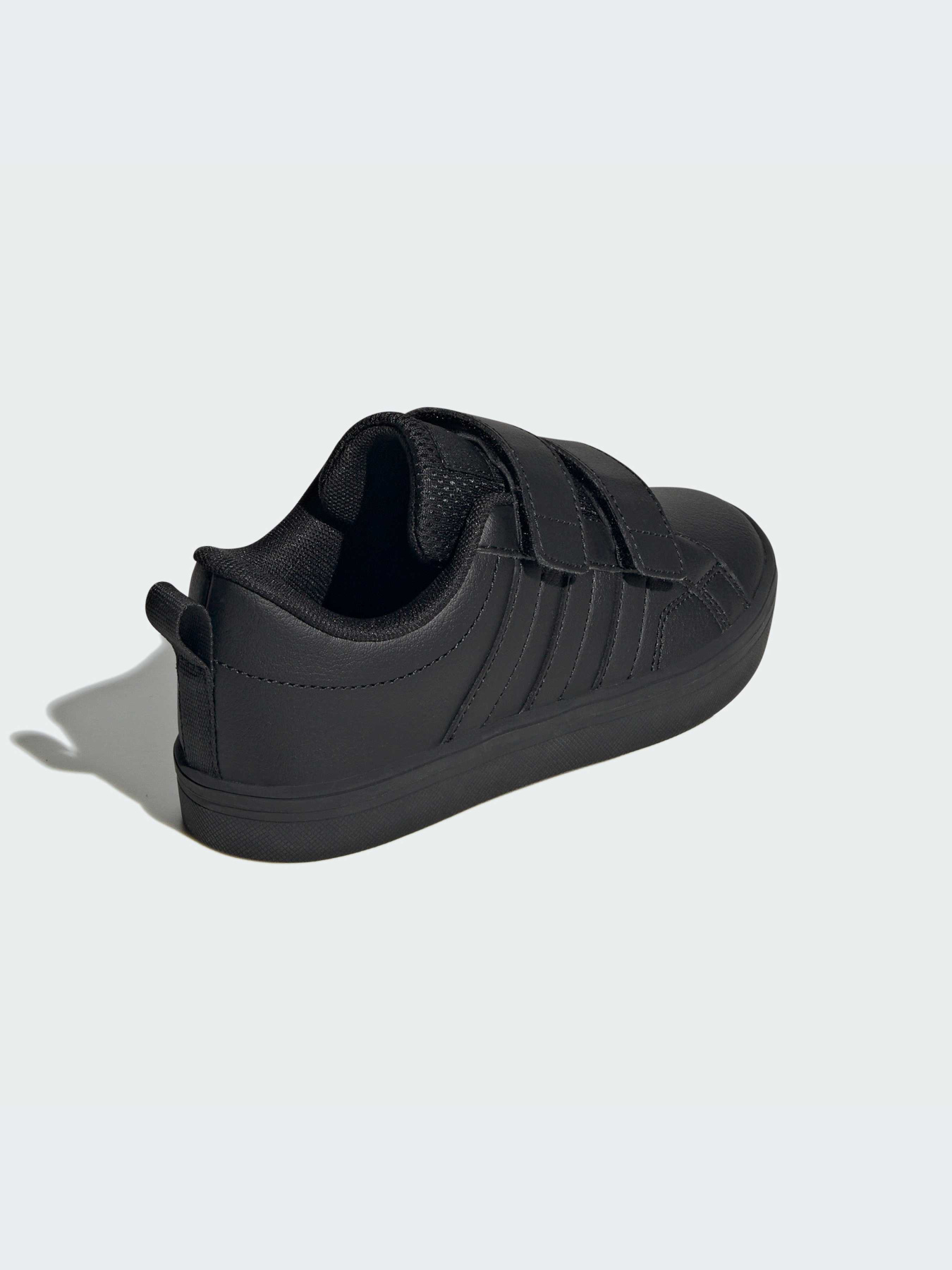 Кроссовки Adidas модель IE3473 Кроссовки Adidas модель IE3473 Фото