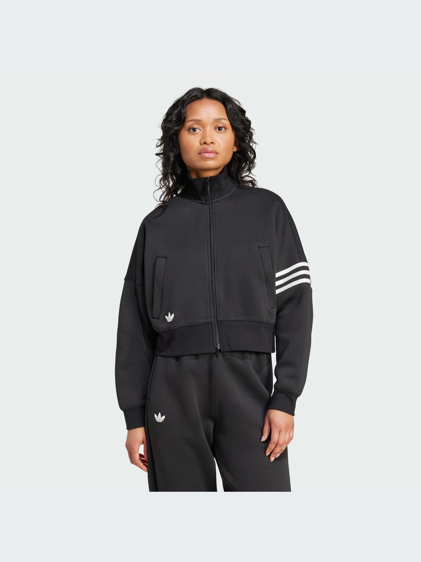 Худи и свитшоты Adidas модель IW5601 Худи и свитшоты Adidas модель IW5601 Фото