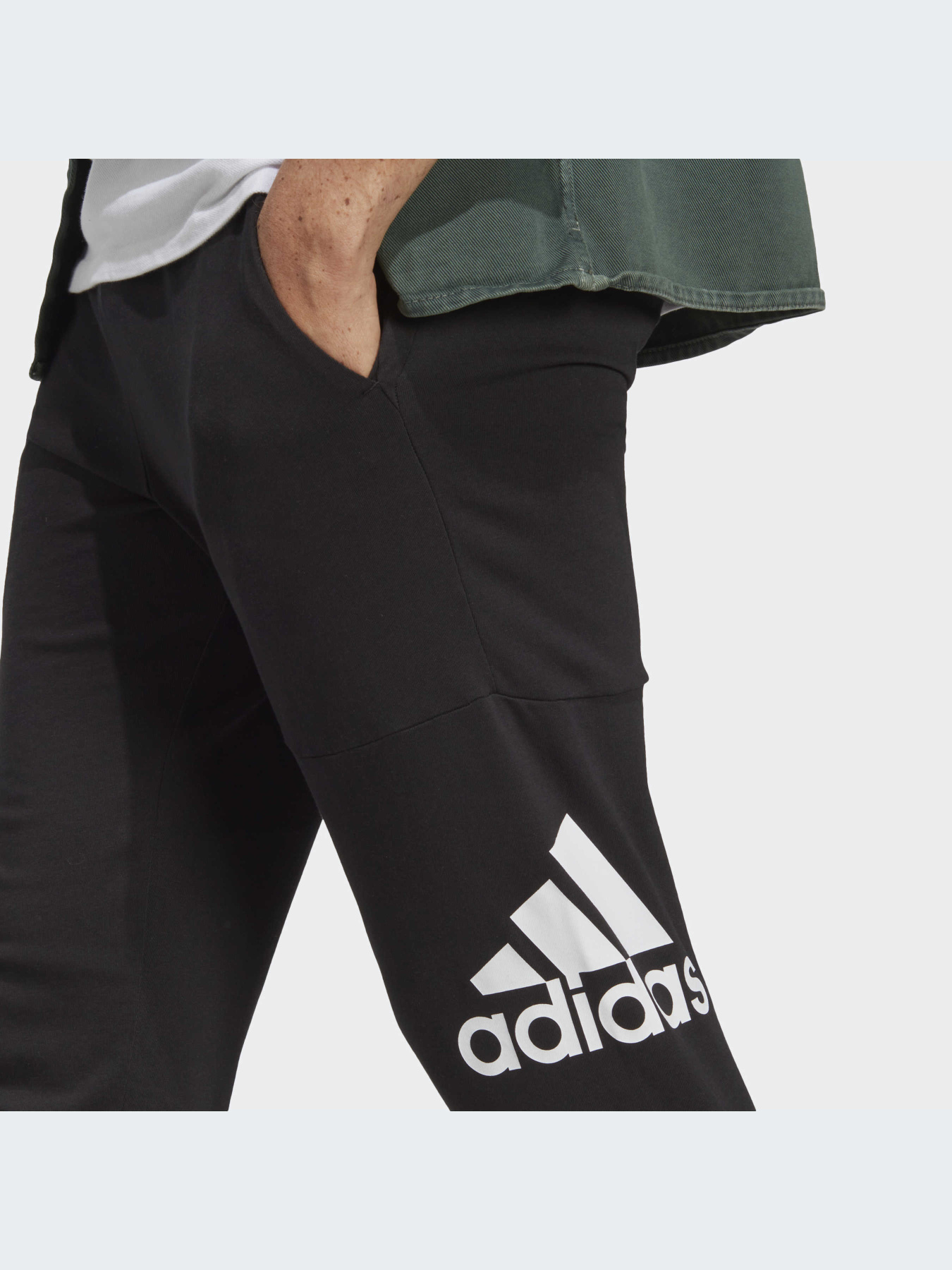 Брюки Adidas Adidas Essentials модель IC9400 Брюки Adidas Adidas Essentials модель IC9400 Фото