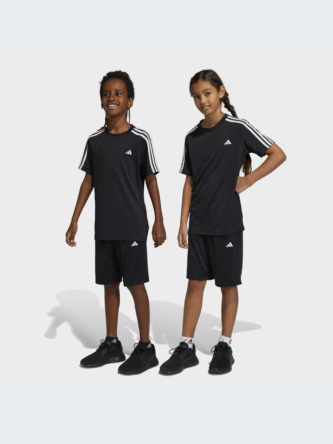 Костюмы Adidas модель IC5670 Костюмы Adidas модель IC5670 Фото