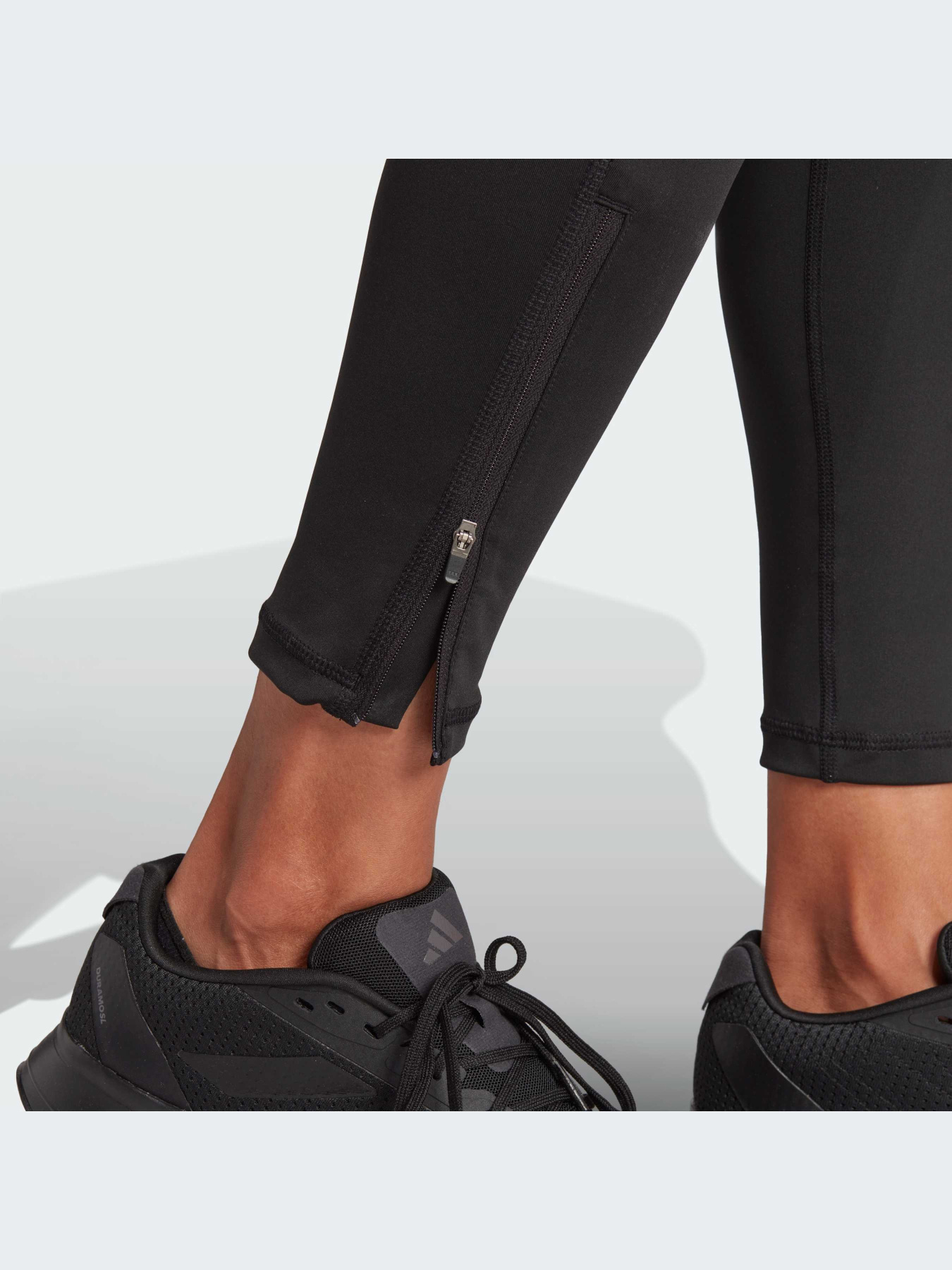 Брюки Adidas модель IP3085 Брюки Adidas модель IP3085 Фото