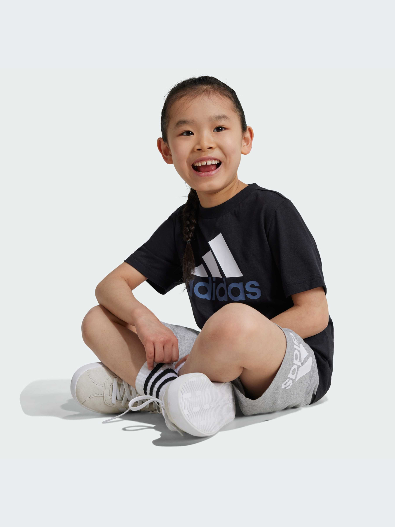 Костюмы Adidas модель IX7325 Костюмы Adidas модель IX7325 Фото