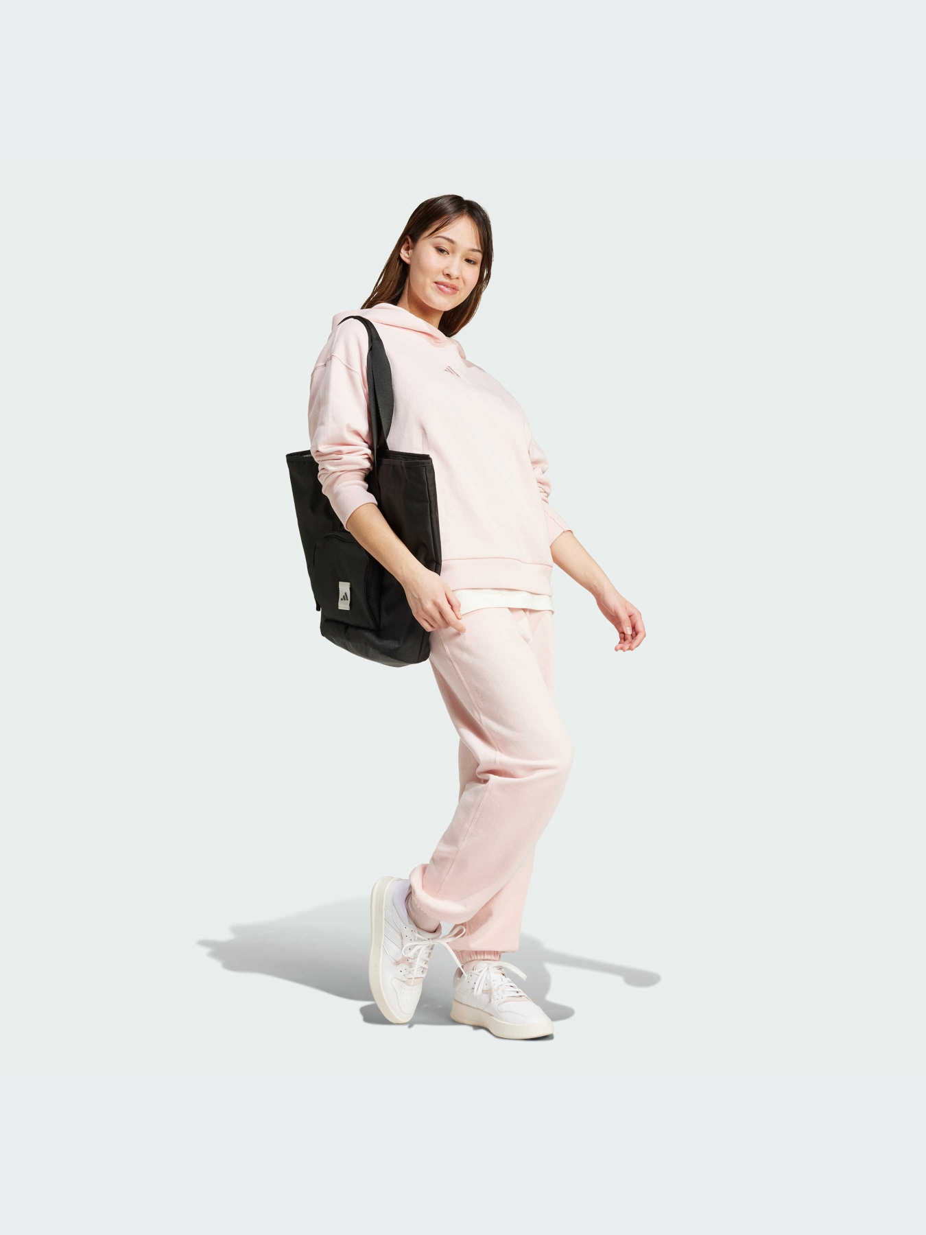 Брюки Adidas модель IY6817 Брюки Adidas модель IY6817 Фото
